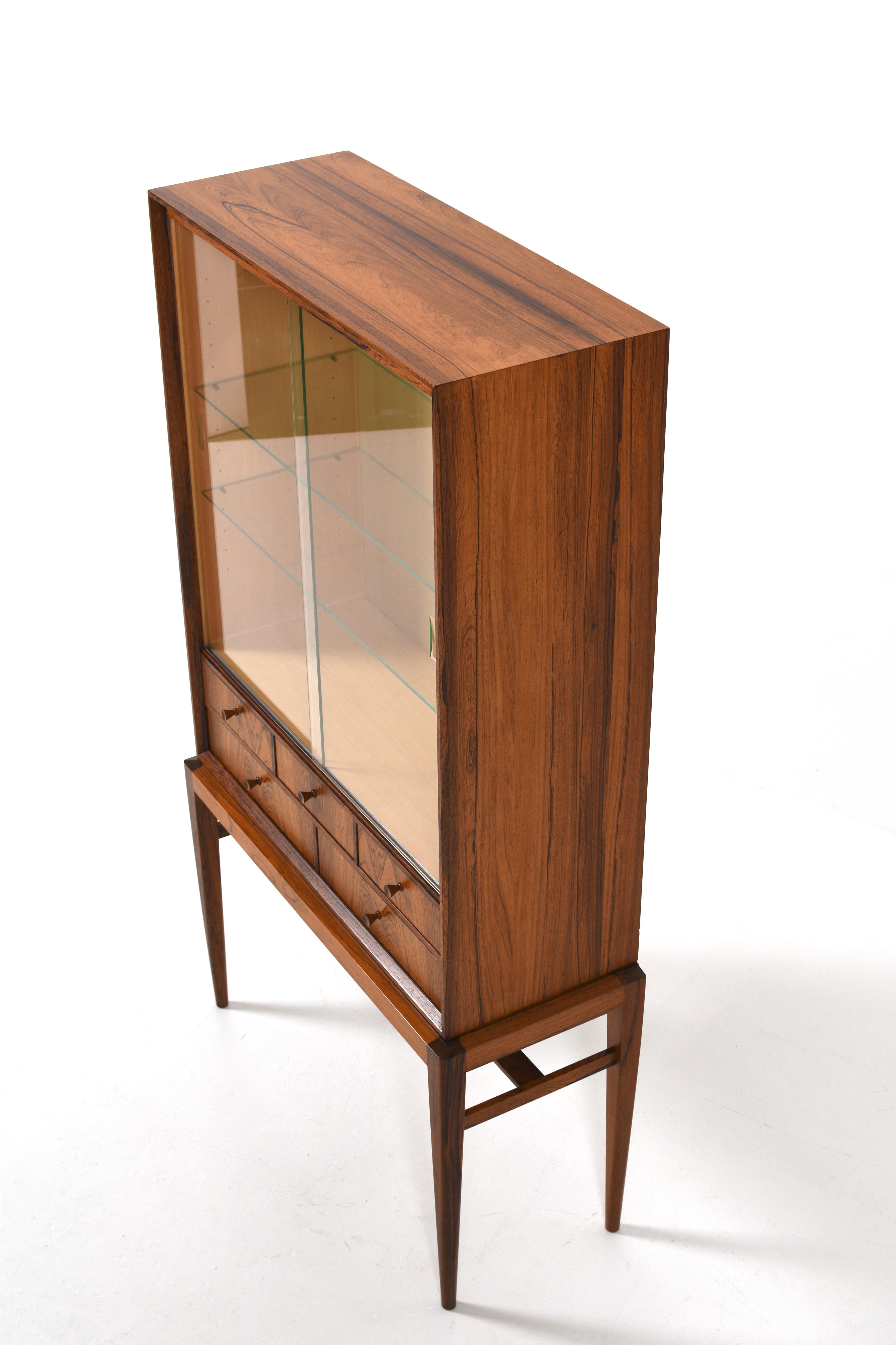 Armoire en bois de rose du milieu du siècle par Svante Skogh pour Seffle Möbelfabrik, Suède, années 60 en vente 3