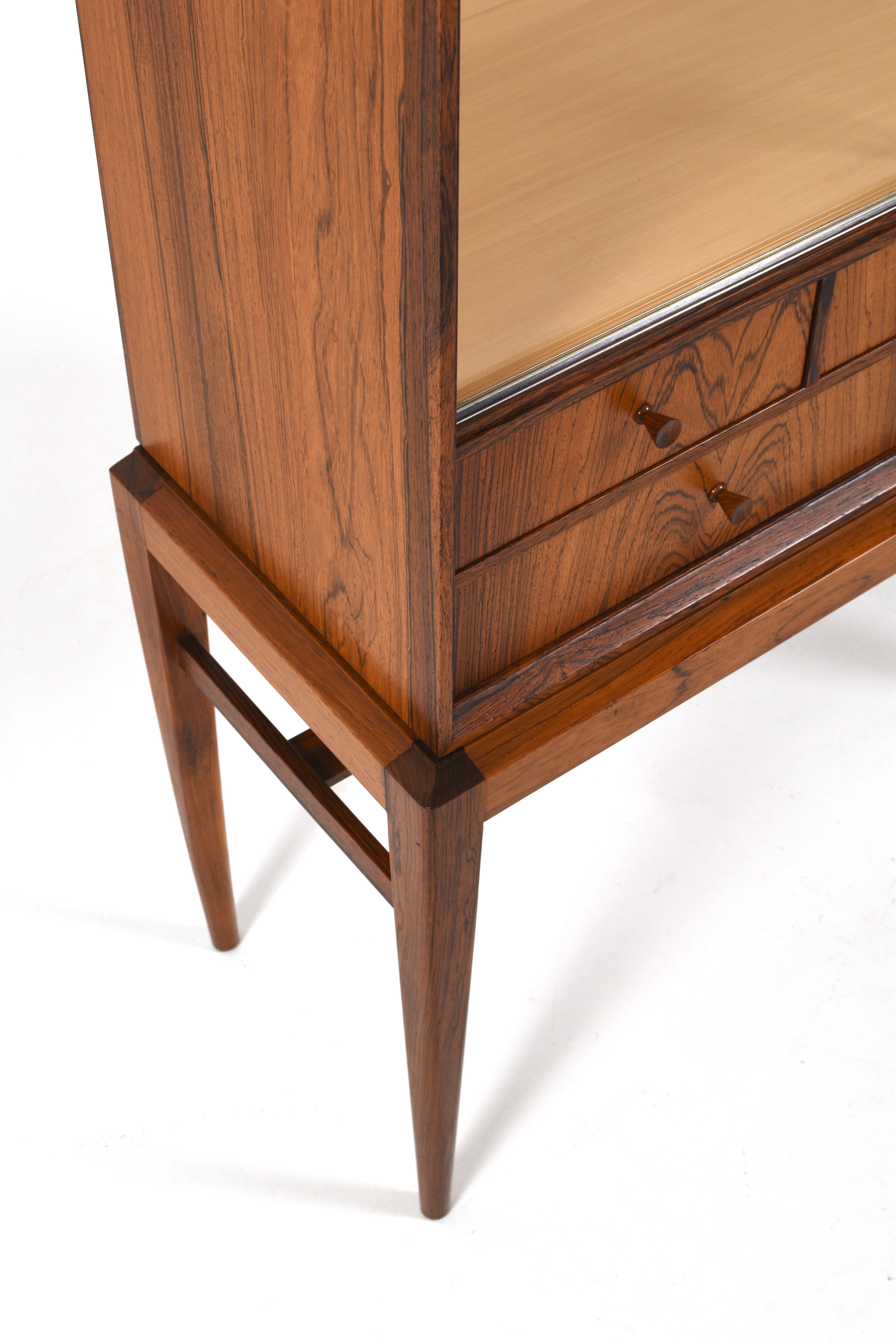 Mid-Century Modern Armoire en bois de rose du milieu du siècle par Svante Skogh pour Seffle Möbelfabrik, Suède, années 60 en vente