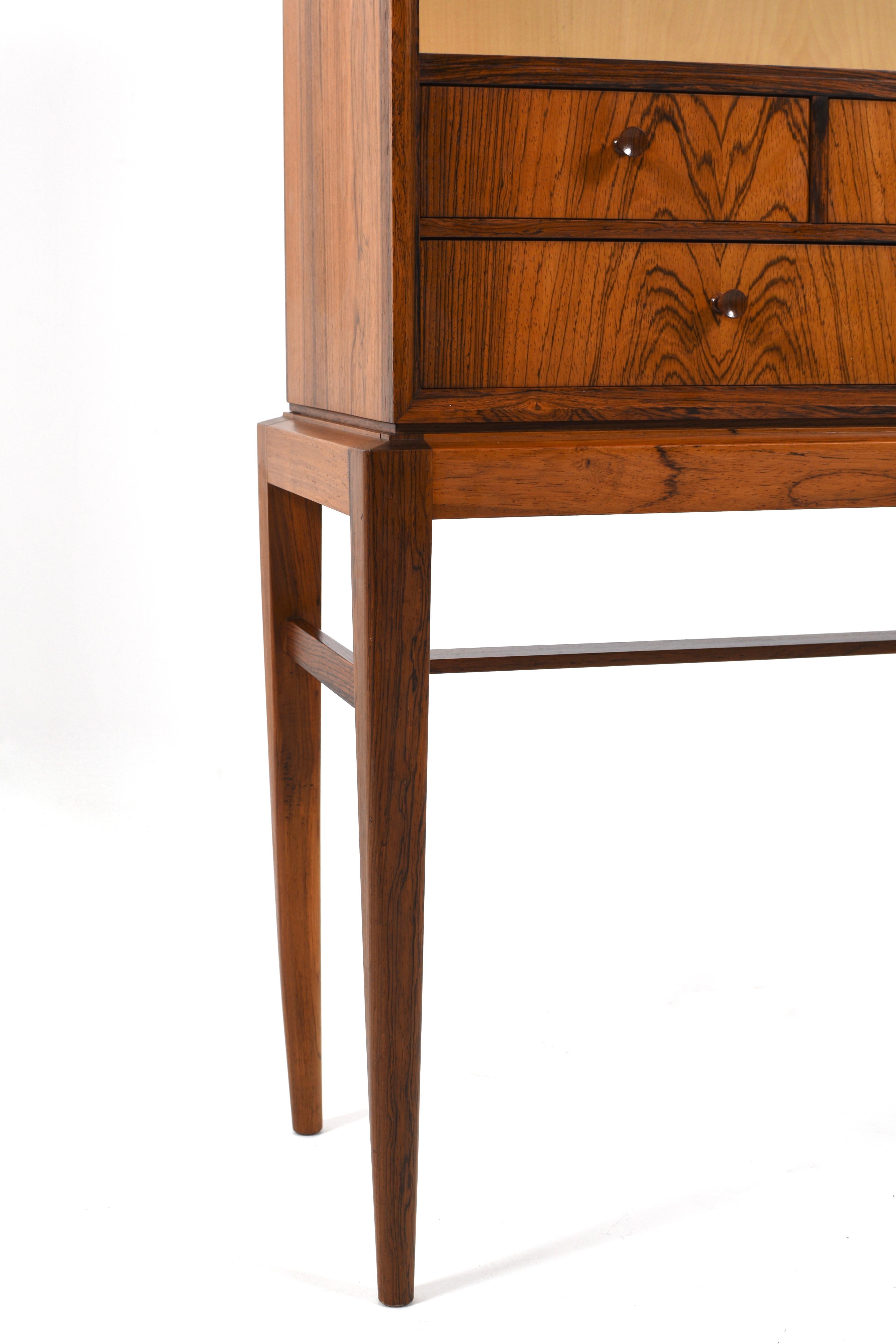Armoire en bois de rose du milieu du siècle par Svante Skogh pour Seffle Möbelfabrik, Suède, années 60 Bon état - En vente à Göteborg, SE