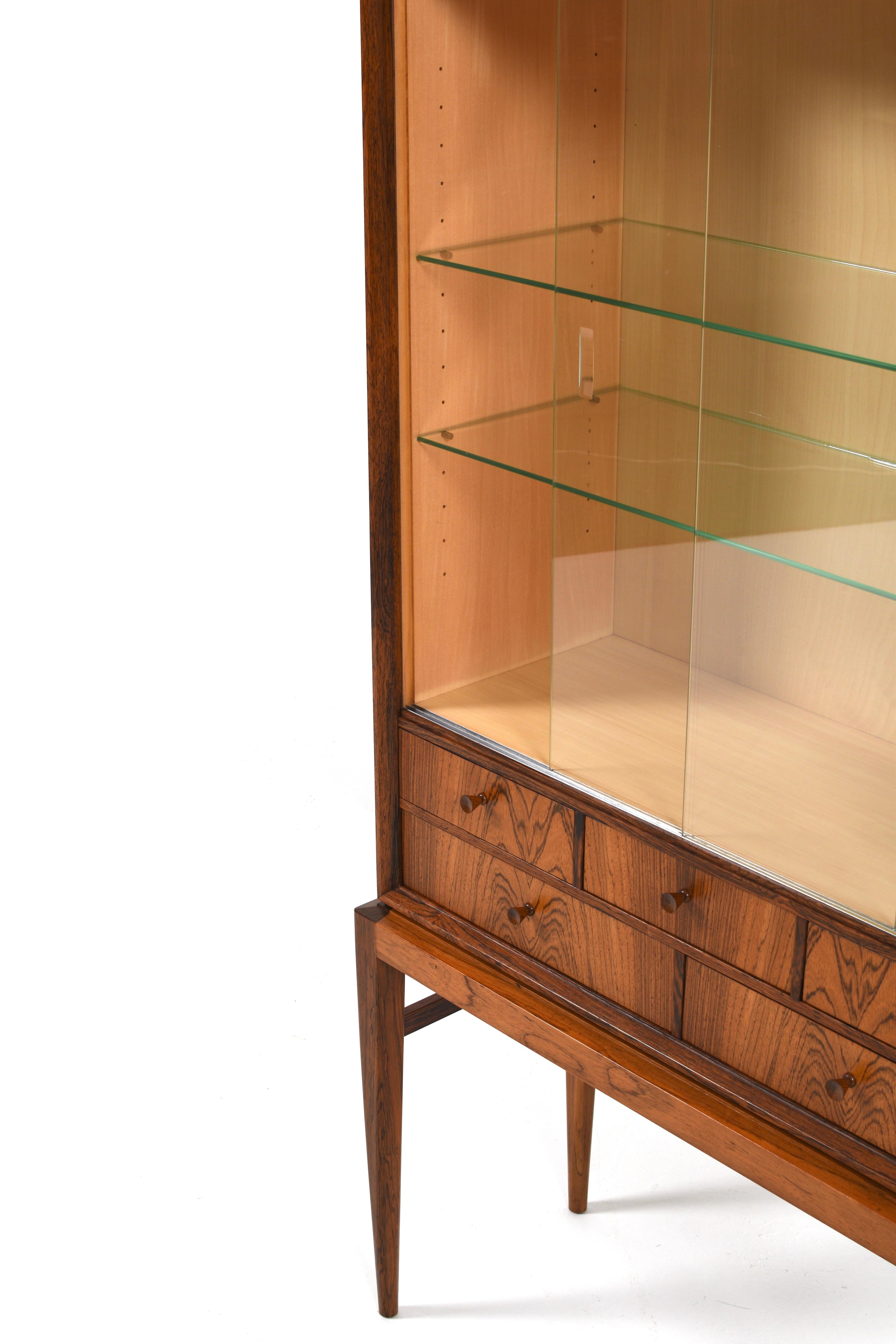Armoire en bois de rose du milieu du siècle par Svante Skogh pour Seffle Möbelfabrik, Suède, années 60 en vente 1