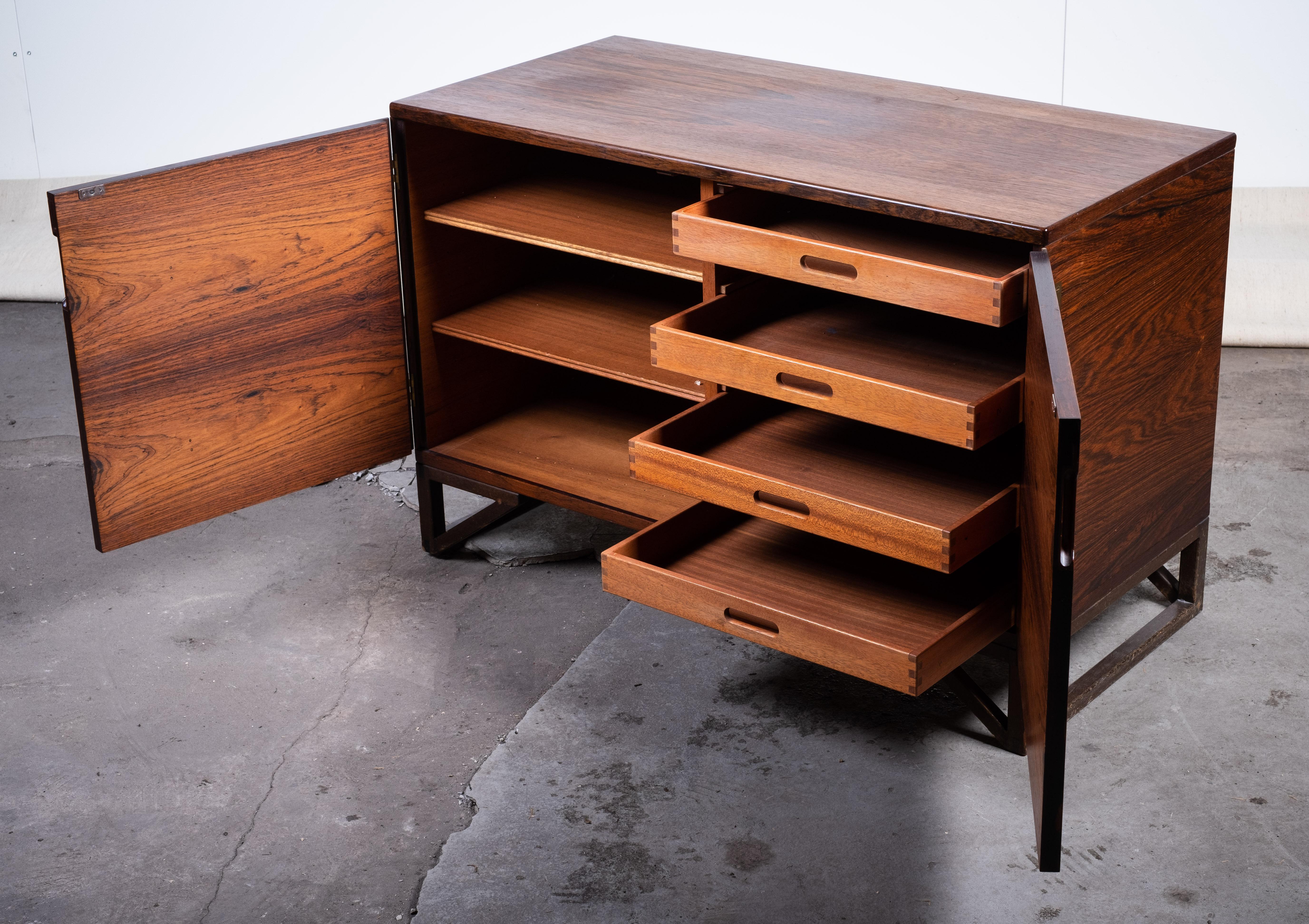 Danese Armadietto in palissandro di metà secolo di Svend Langkilde per Illum Bolighus, anni '60 in vendita