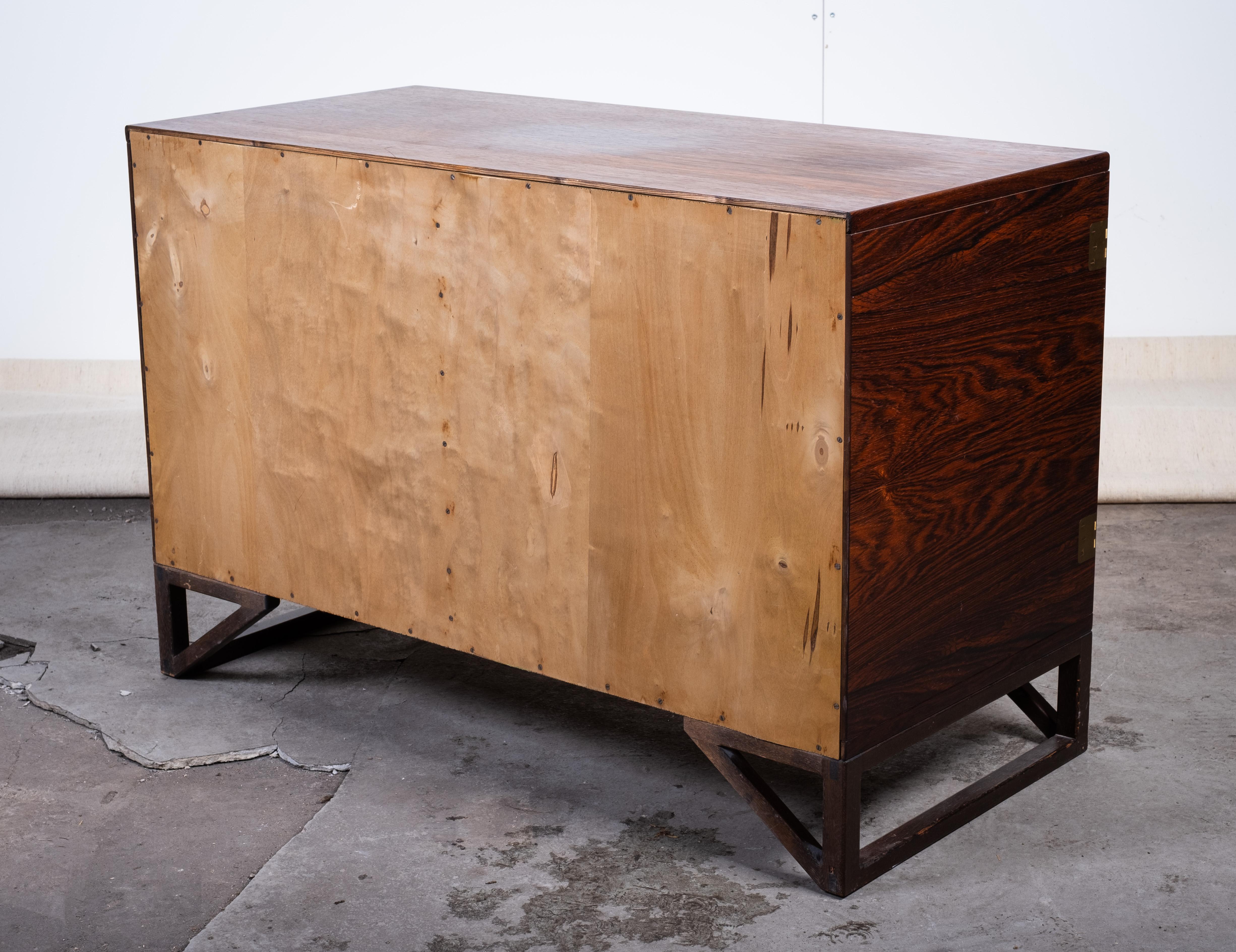 Armadietto in palissandro di metà secolo di Svend Langkilde per Illum Bolighus, anni '60 in vendita 1