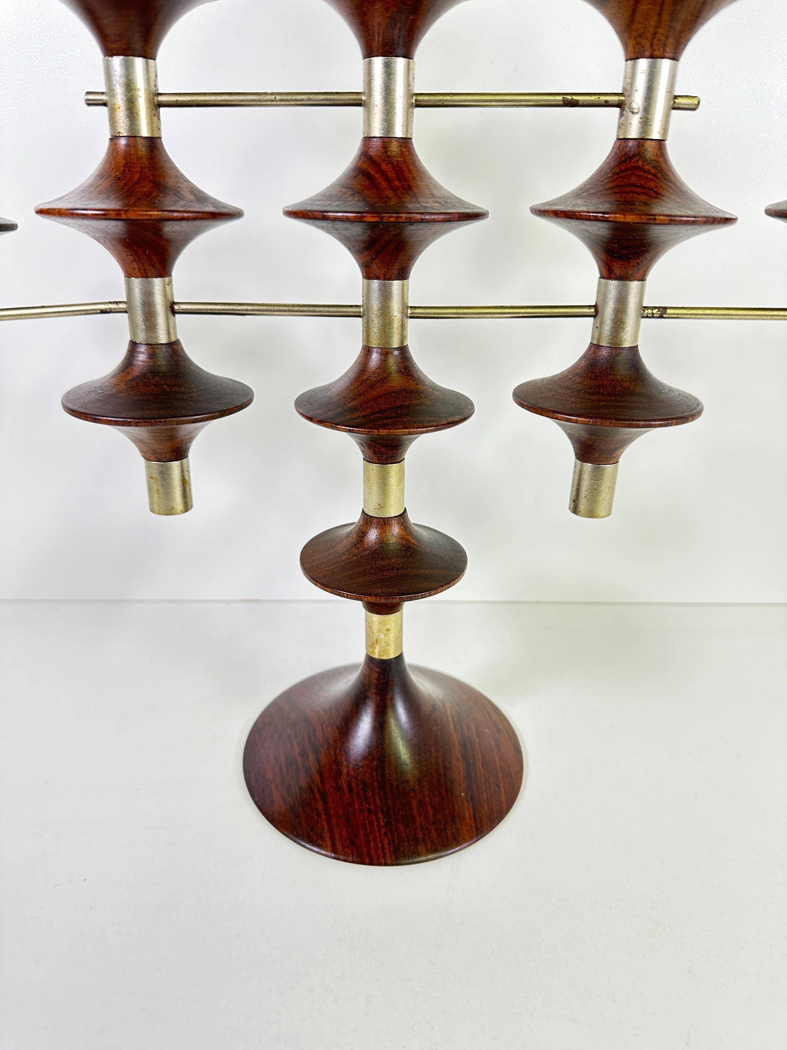 Mid-Century moderno Portacandele in legno di palissandro del Medioevo in vendita