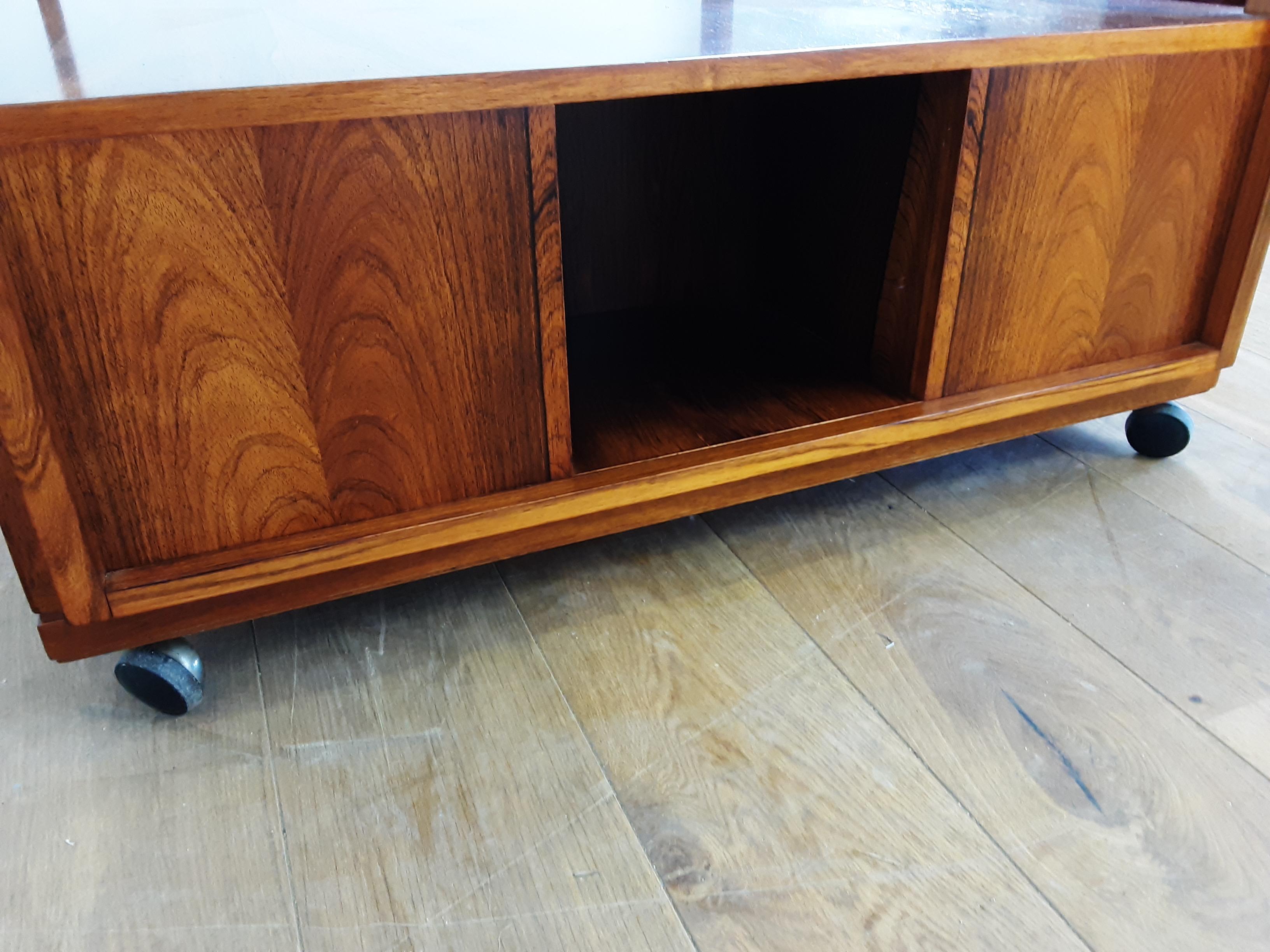 Midcentury Rosewood Centre Table In Good Condition For Sale In London, GB