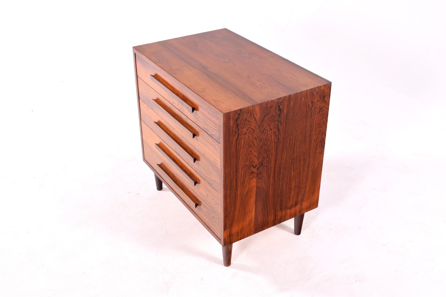 Midcentury Rosewood Chest of Drawers In Good Condition In Lisboa, Lisboa