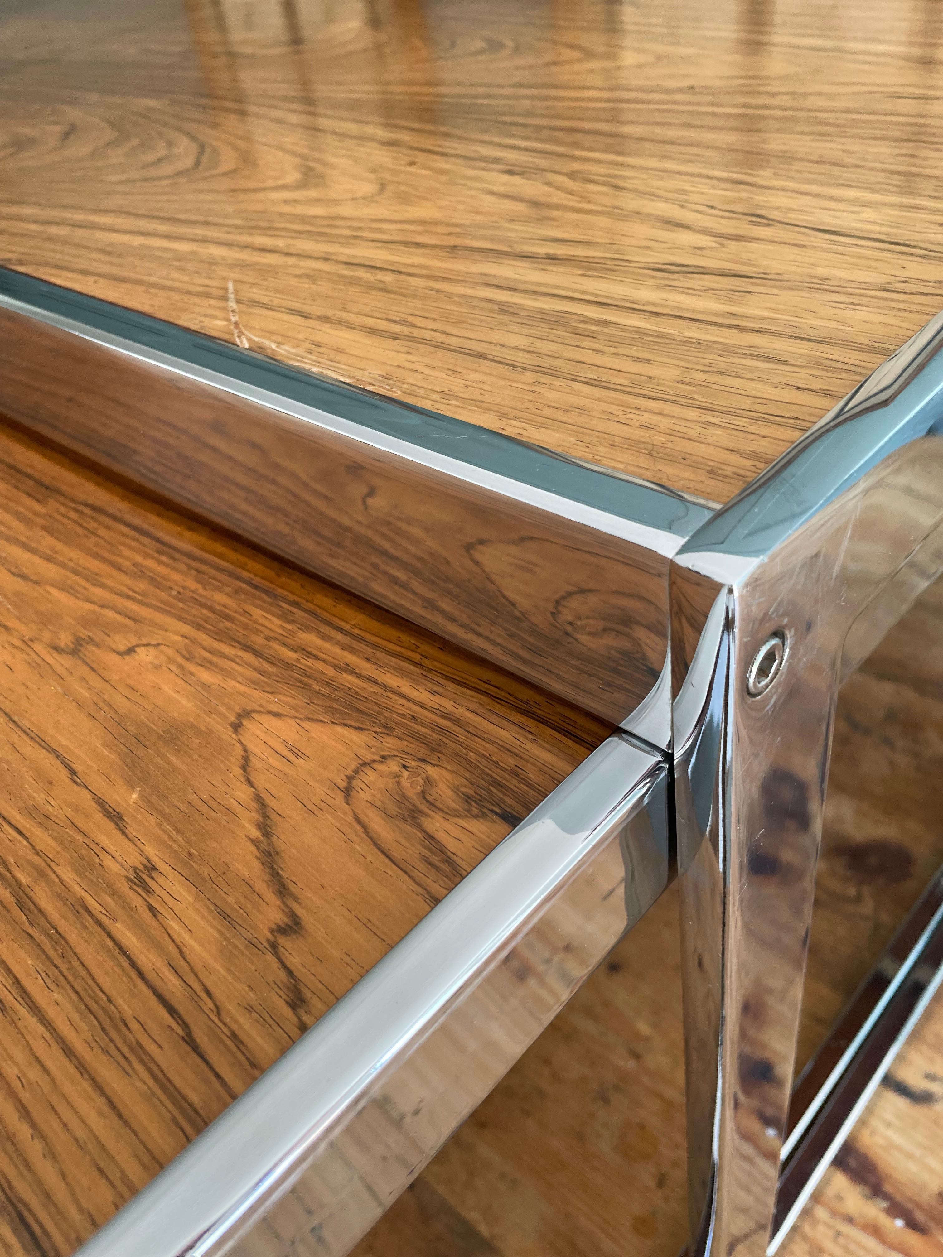 Mid-Century Rosewood & Chrome Nesting Coffee Table Set by Howard Miller for MDA

Mid-Century Rosewood and Chrome Nesting Tables are a striking and functional, rare example of British mid-century design. Howard Miller designed this nesting coffee