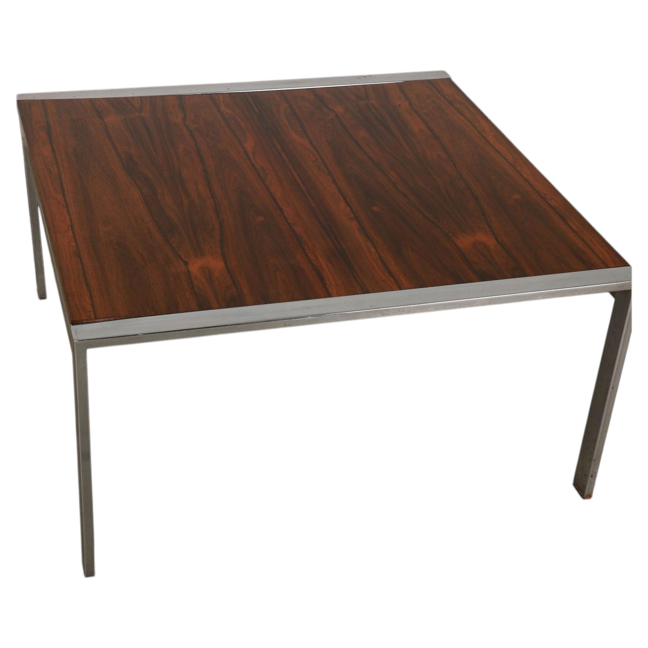 Table basse carrée de style Milo Baughman, en bois de palissandre et chrome, datant du milieu du siècle