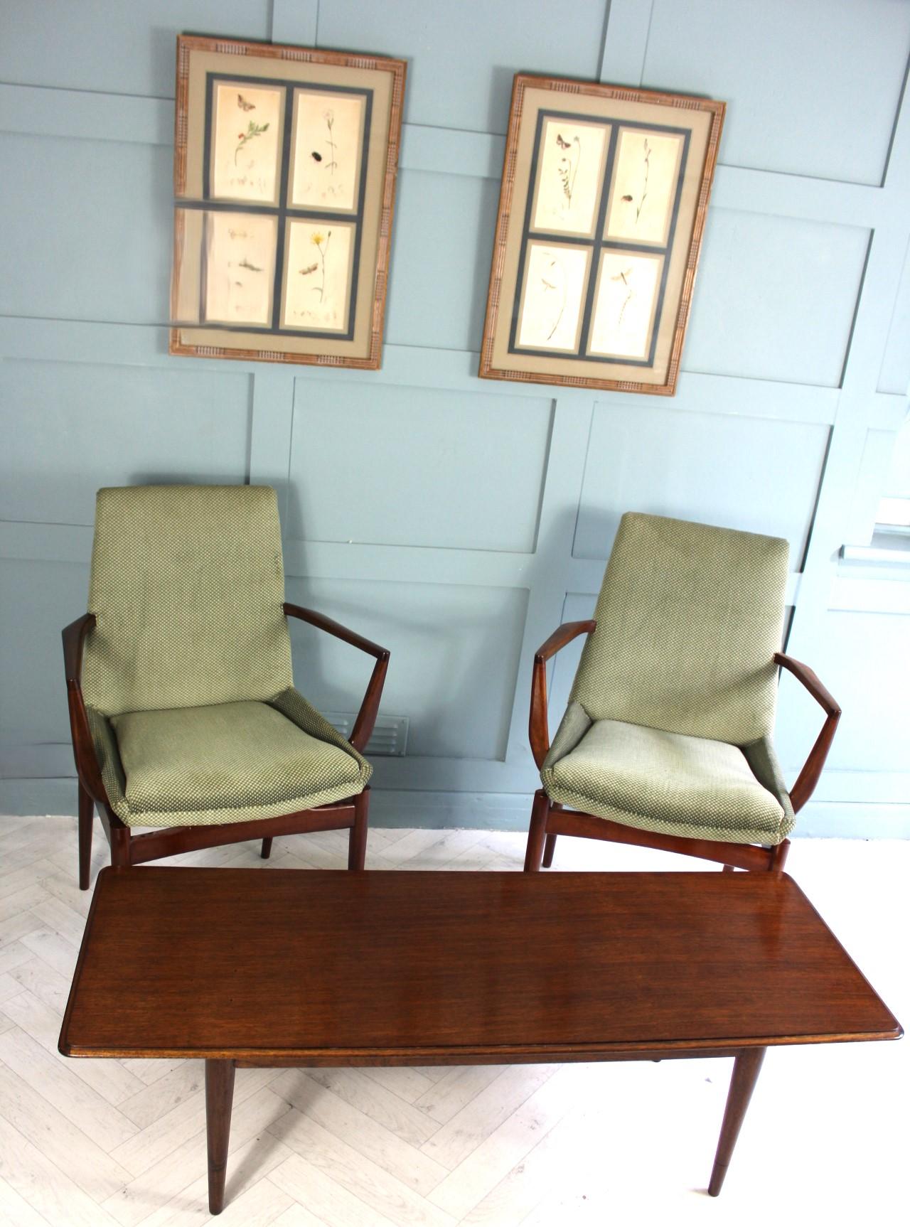 Mid-Century moderno Tavolino da caffè in legno di palissandro del Medioevo di Robert Heritage in vendita