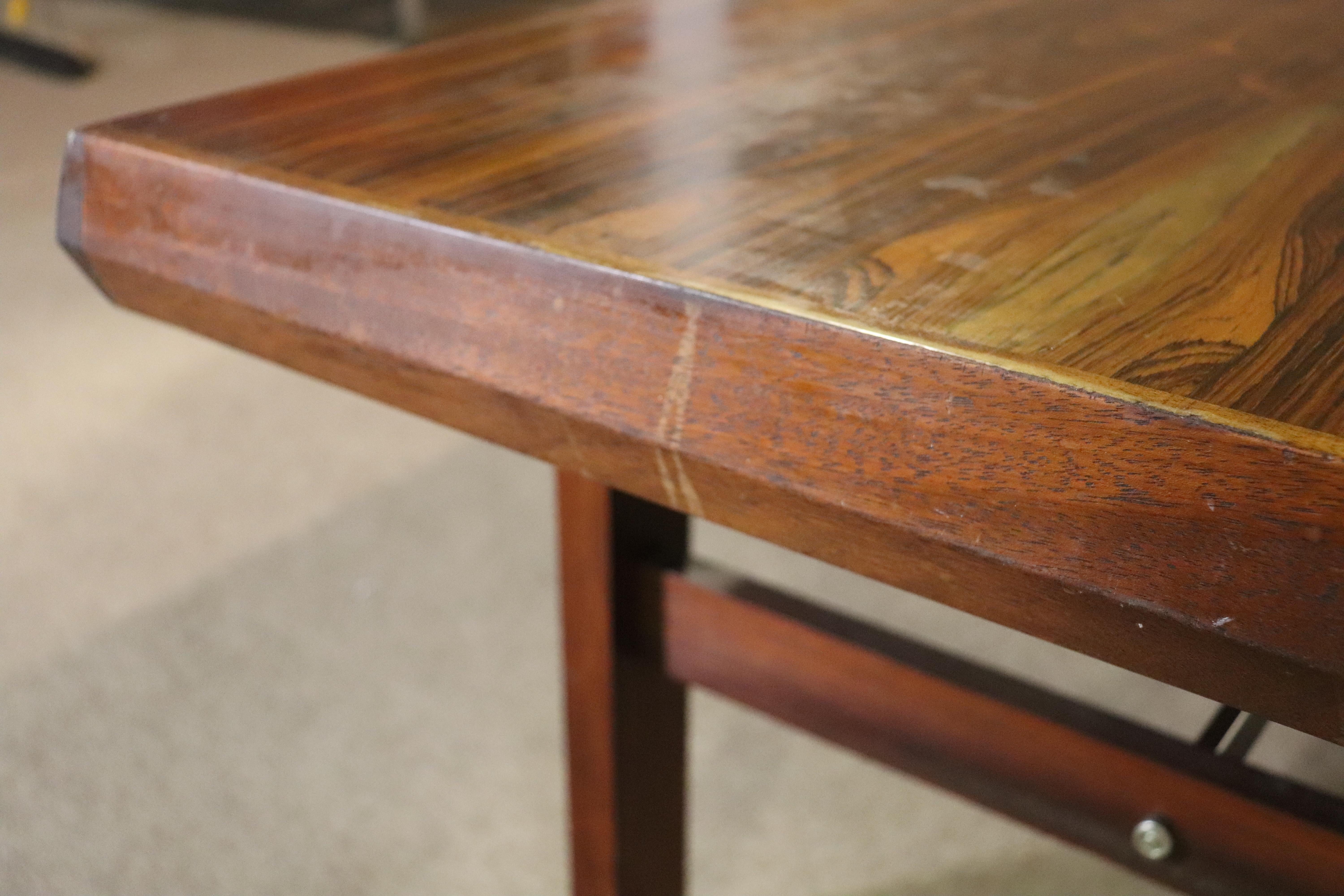 Mid-Century Rosewood Coffee Table For Sale 5
