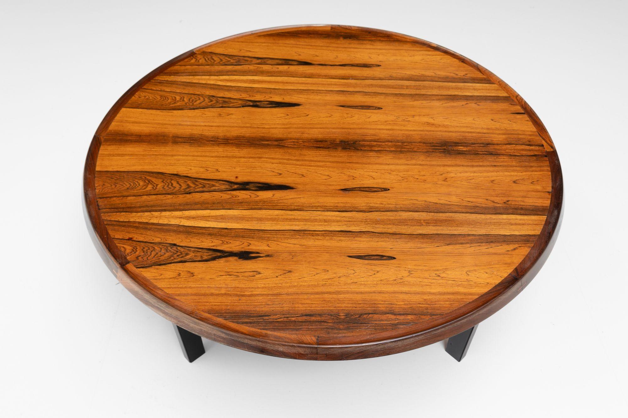 Mid-Century Modern Table basse en bois de rose du milieu du siècle en vente