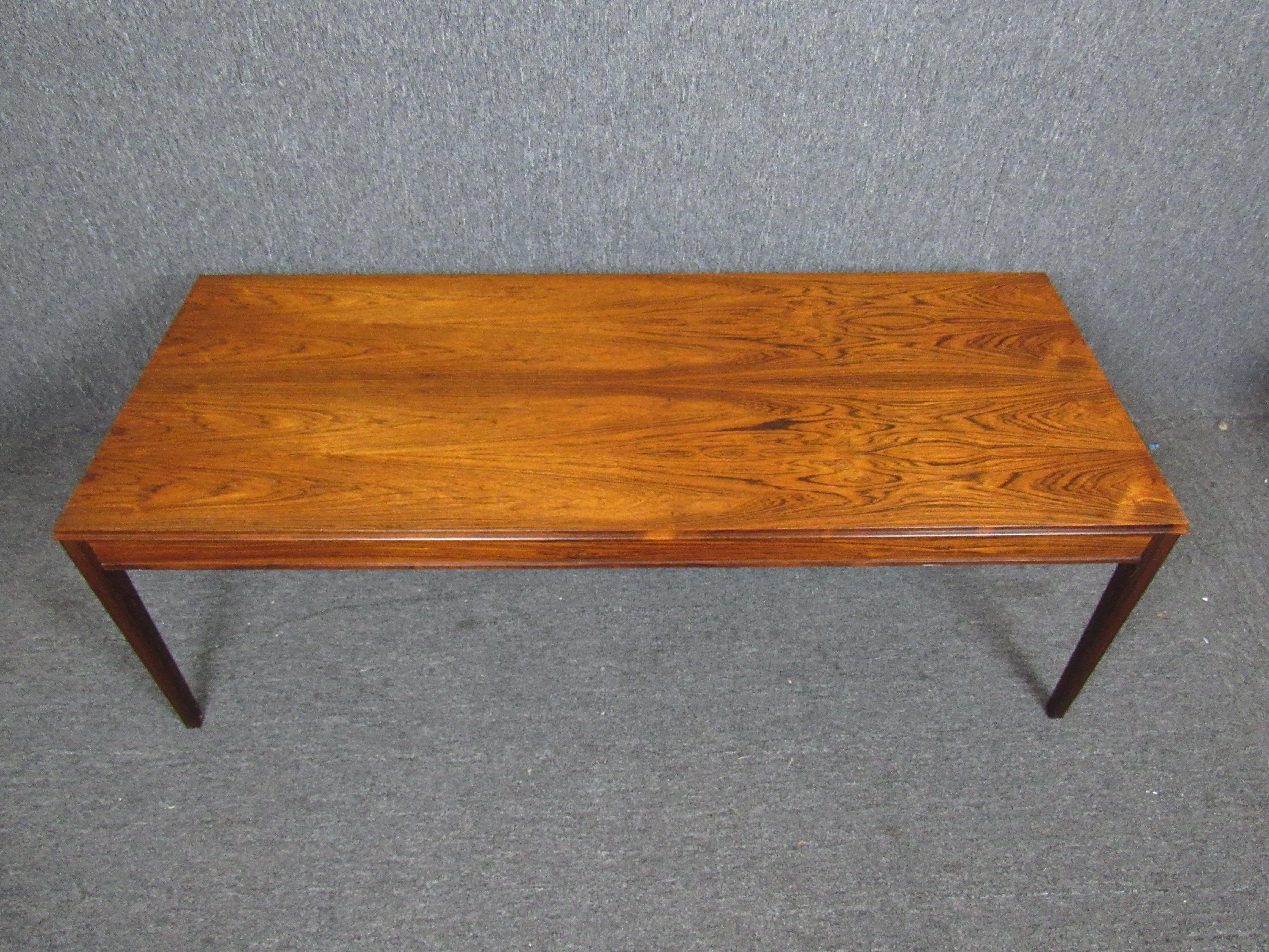 Mid-Century Rosewood Coffee Table In Good Condition For Sale In Brooklyn, NY