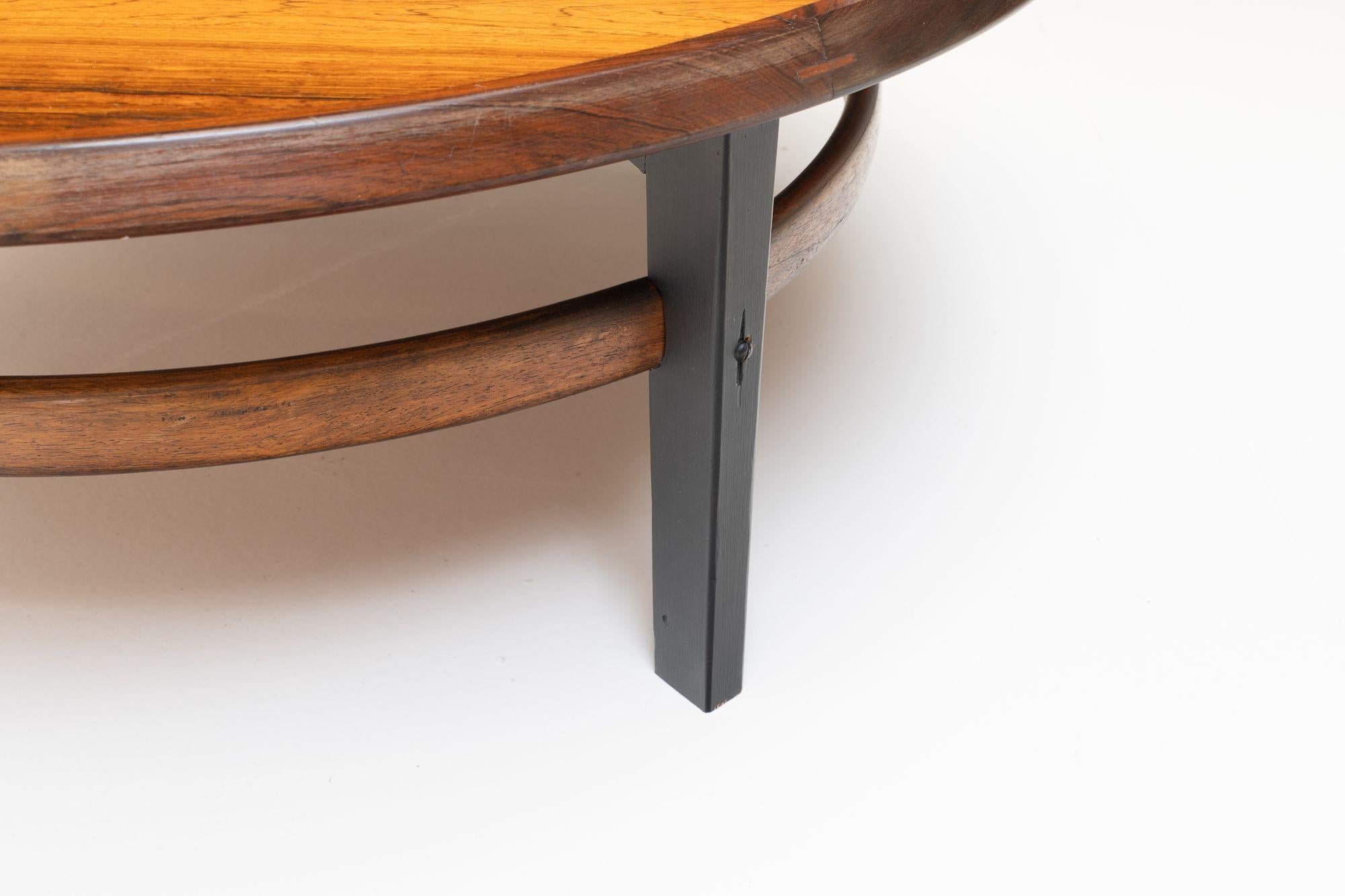 Table basse en bois de rose du milieu du siècle Bon état - En vente à London, England