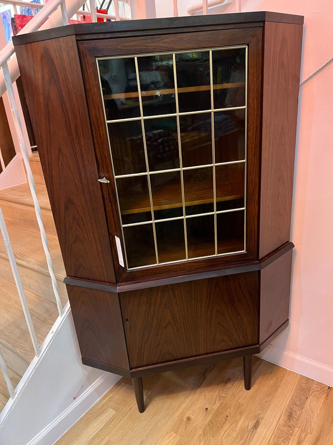 Mid Century Rosewood corner cabinet glass door For Sale 1