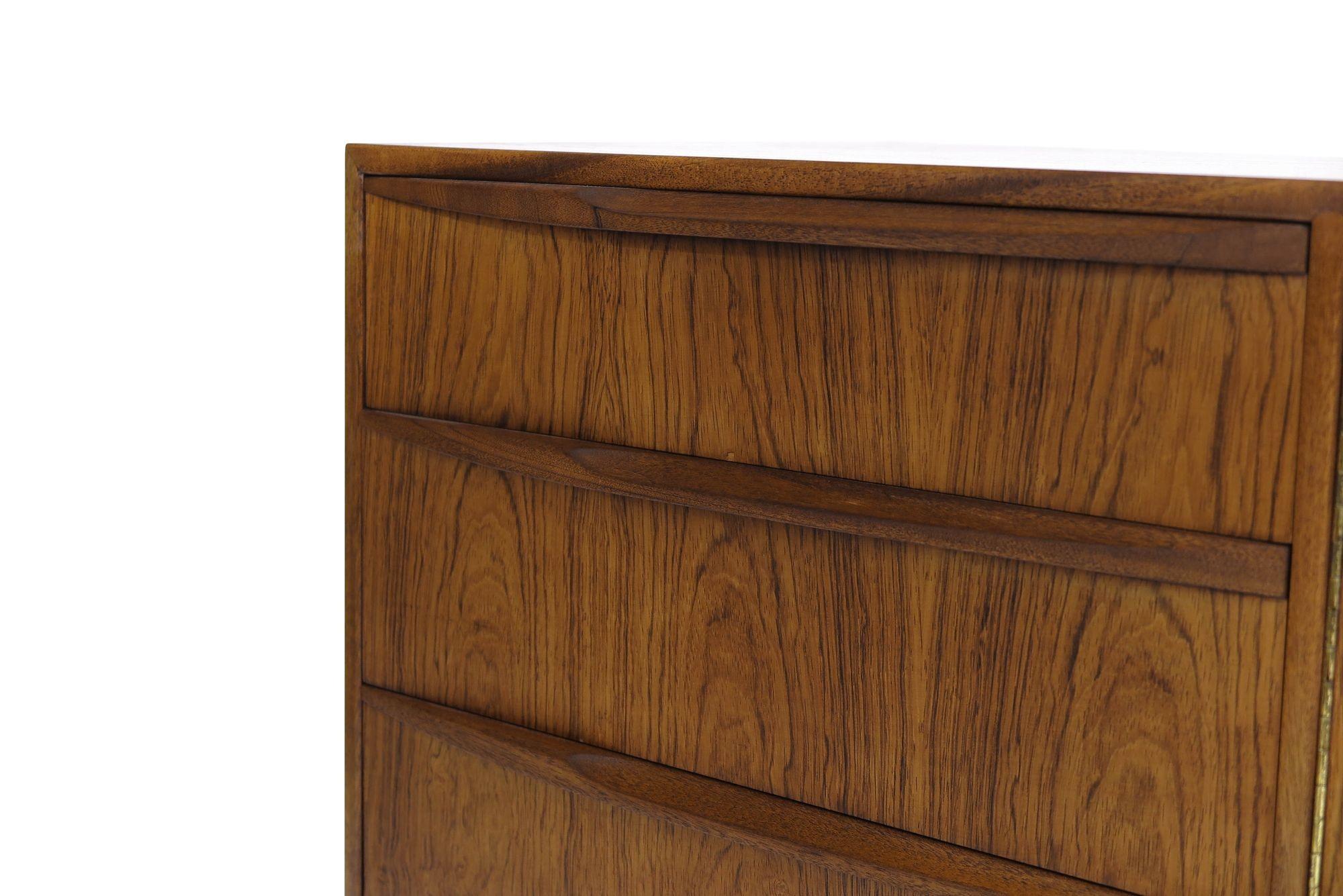 Mid-century Rosewood Credenza For Sale 1