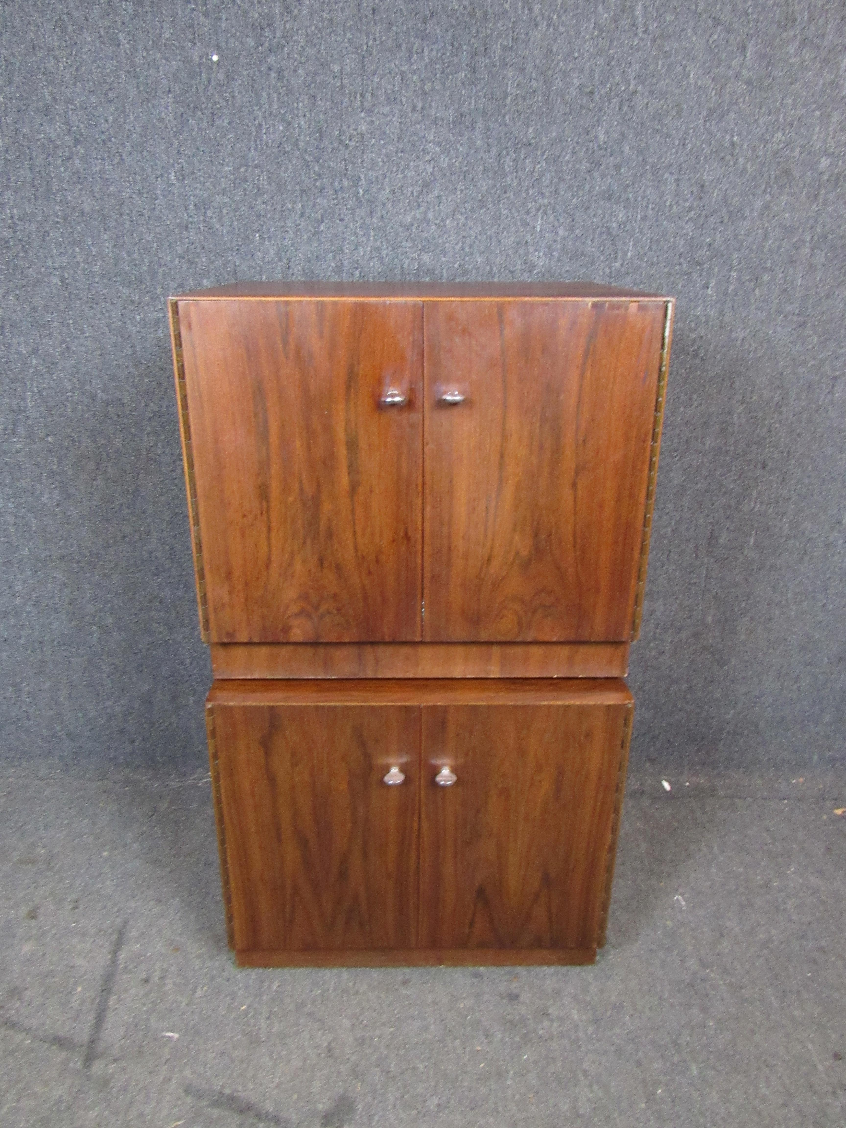 Mid-Century Modern Midcentury Rosewood Cube Nightstands For Sale