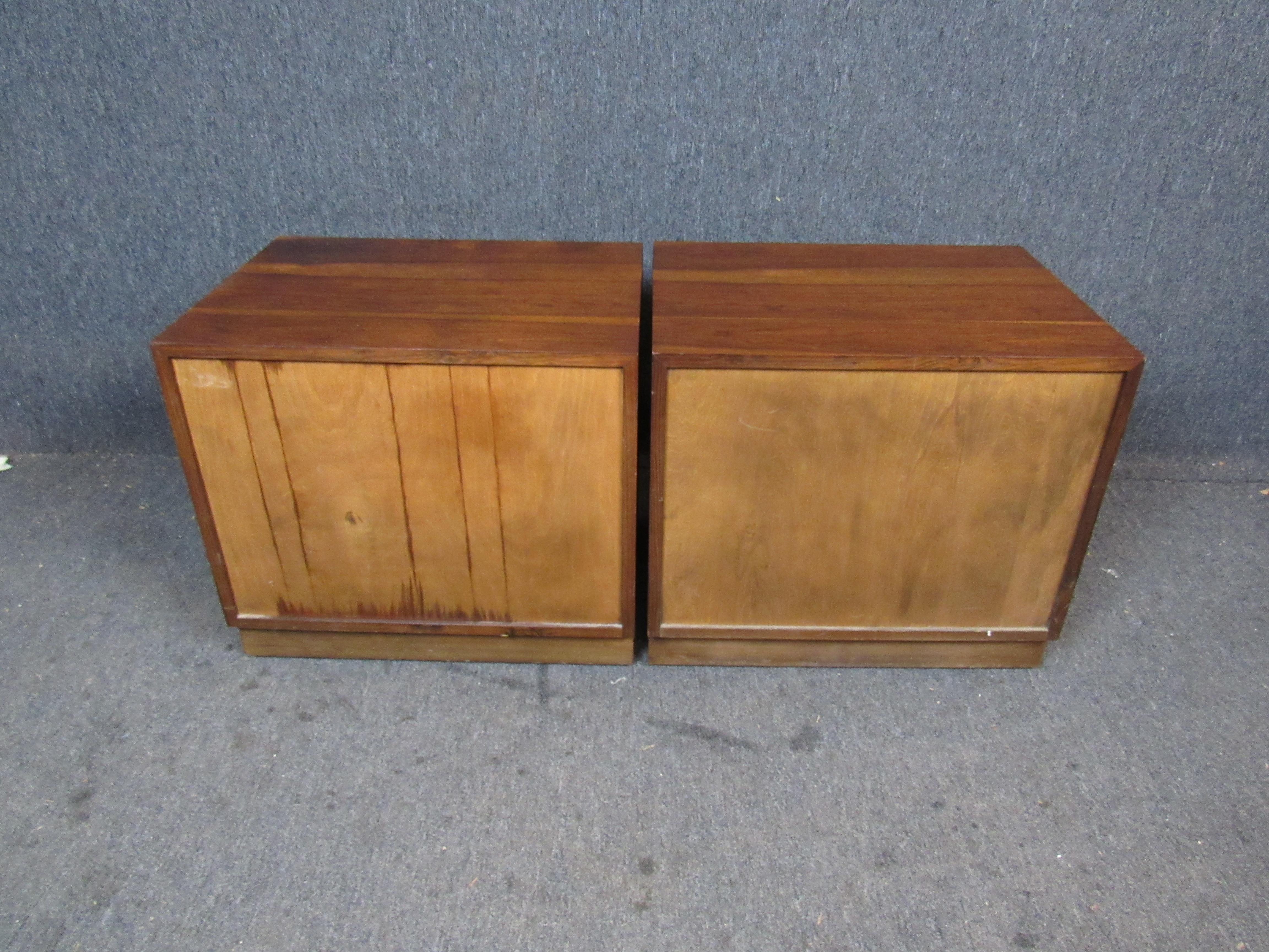 20th Century Midcentury Rosewood Cube Nightstands For Sale