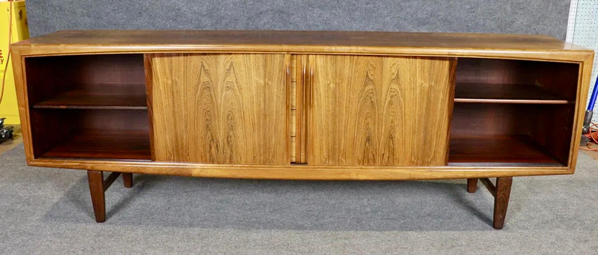 Mid-Century moderno Server danese di metà secolo in palissandro in vendita