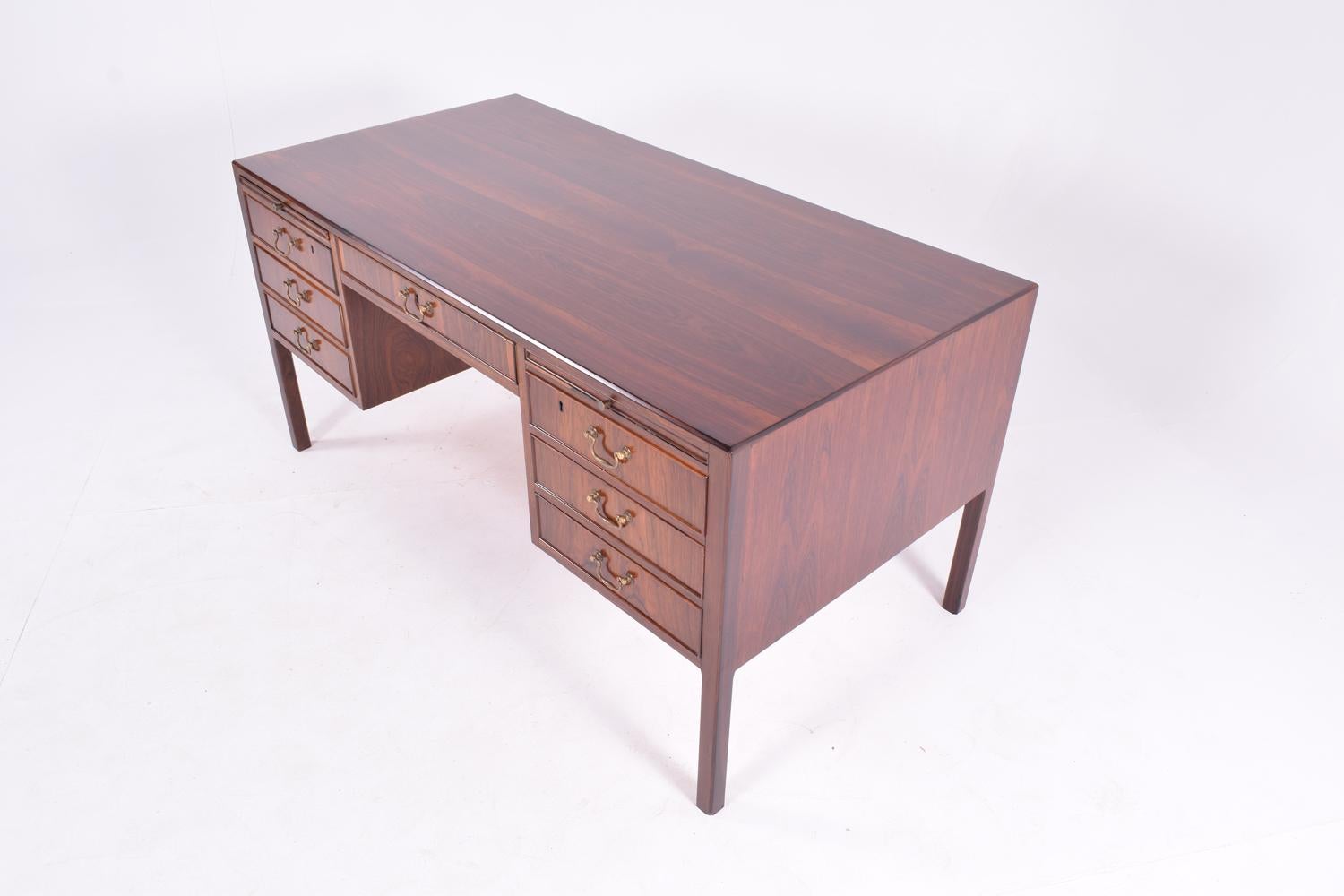 Midcentury Rosewood Desk by Ole Wanscher for AJ Iversen, 1950s In Good Condition In Lisboa, Lisboa