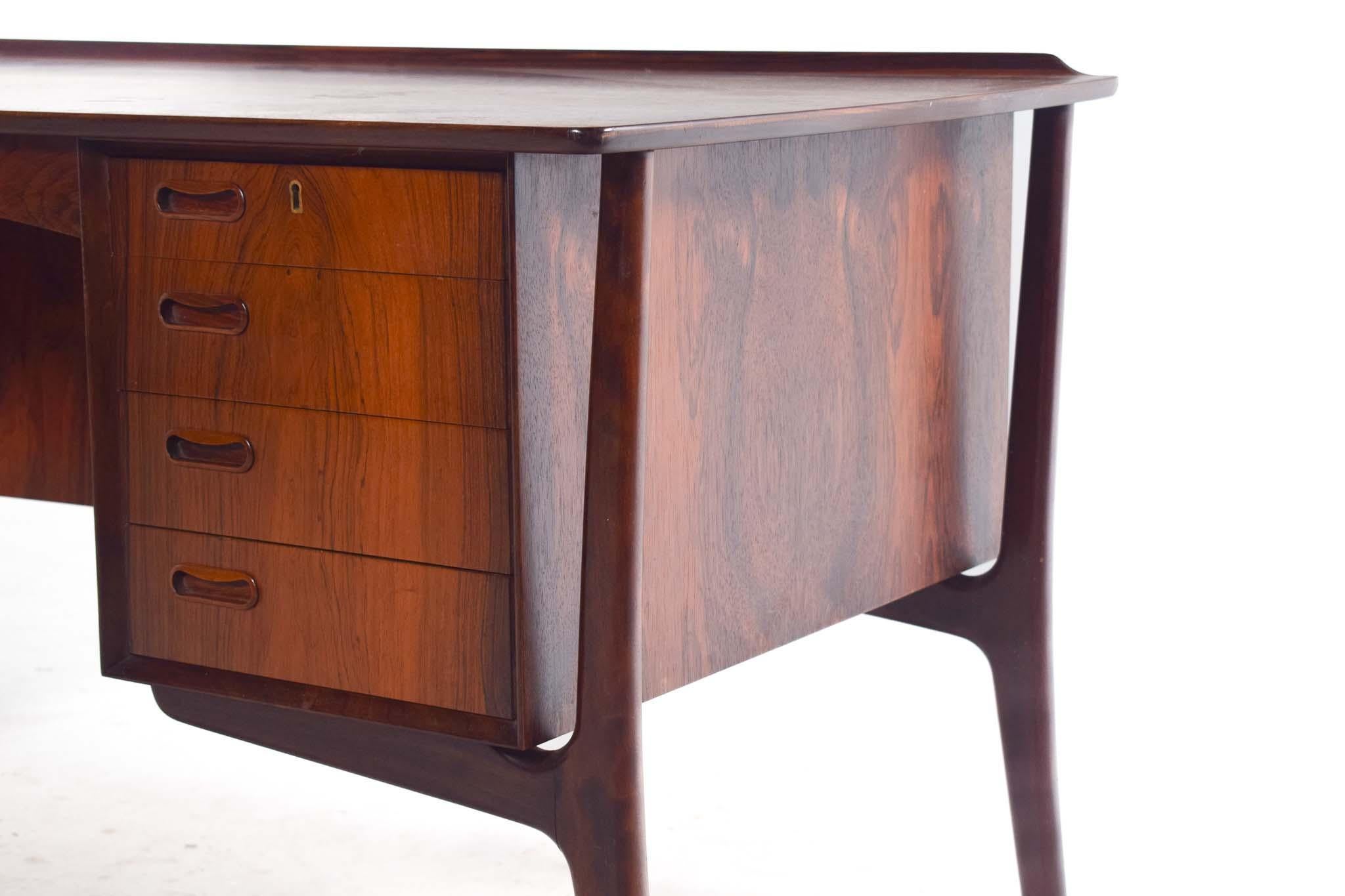 Mid-Century Rosewood Desk by Svend Aage Madsen for Sigurd Hansen In Good Condition In Lisboa, Lisboa