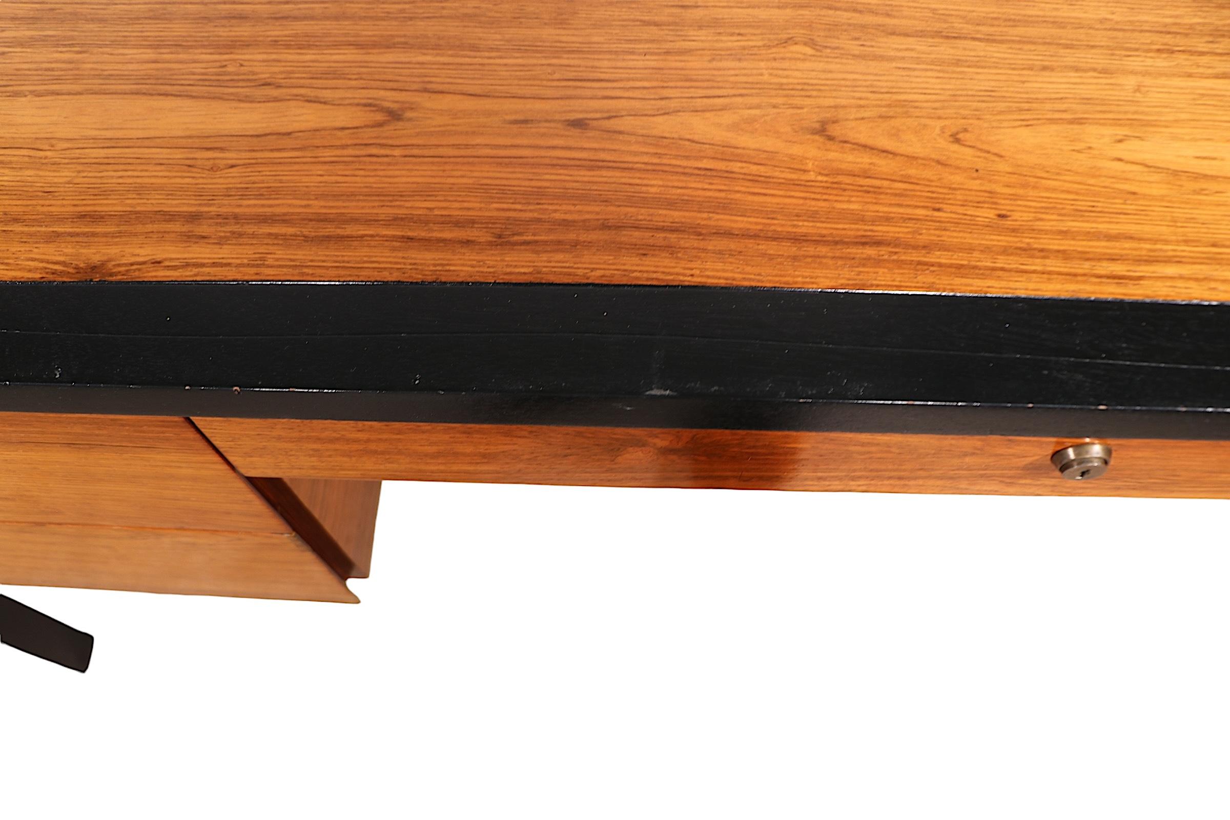 Probber de bureau en bois de rose du milieu des années 1950/60 en vente 4
