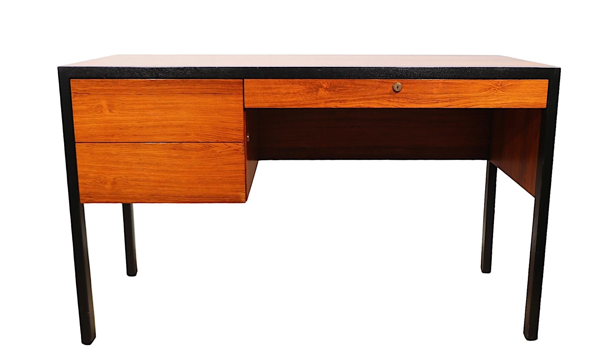 Probber de bureau en bois de rose du milieu des années 1950/60 Bon état - En vente à New York, NY