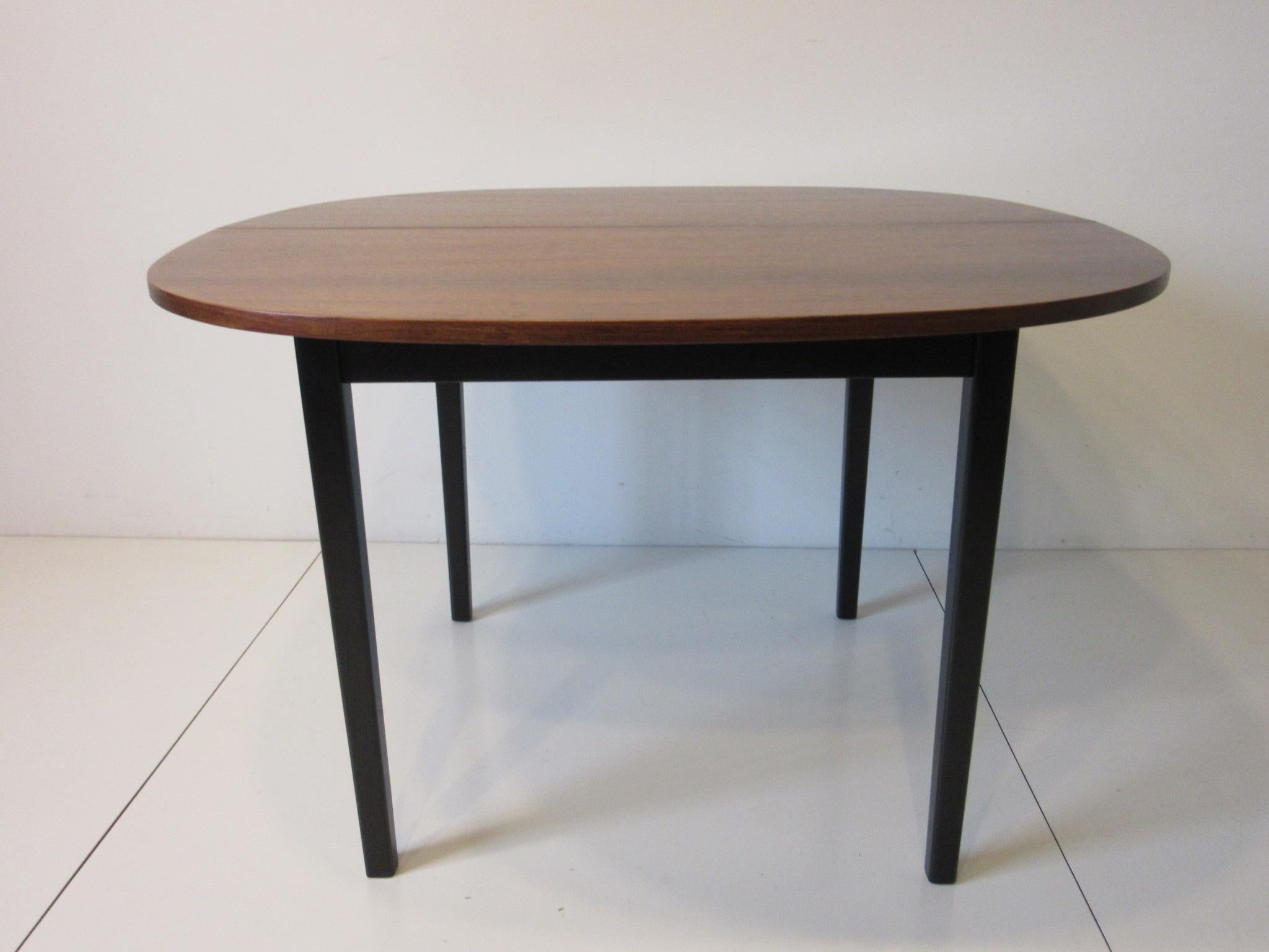 Mid-Century Modern Mid Century Rosewood Dining Table in the Style of Directional
