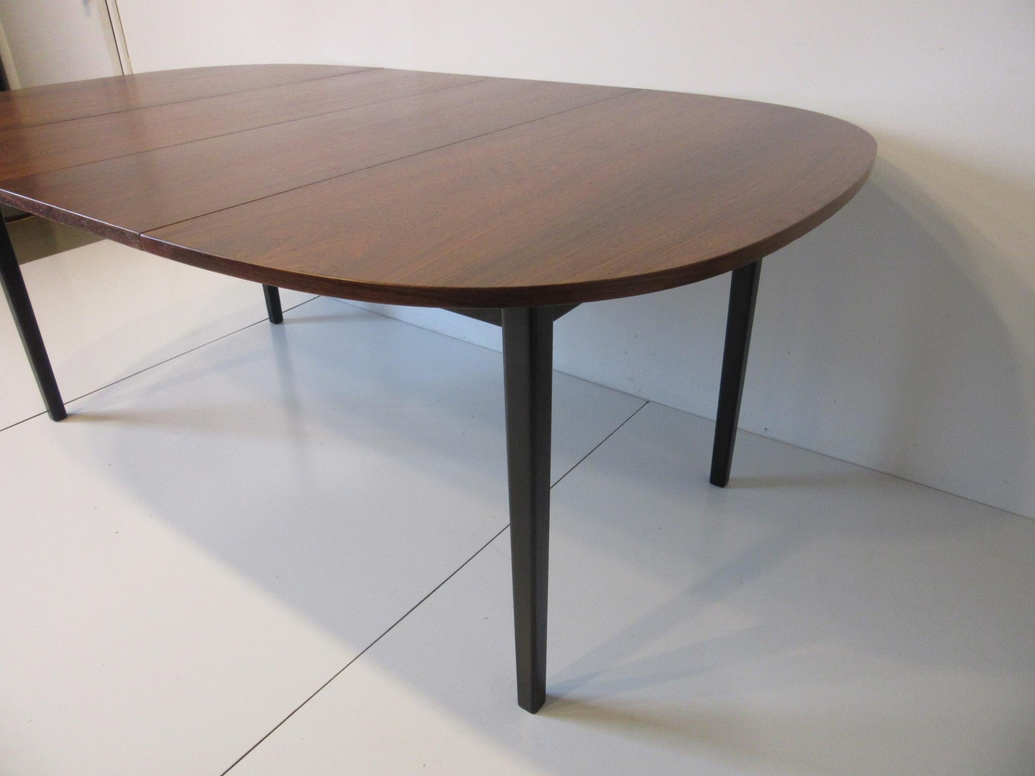 Mid Century Rosewood Dining Table in the Style of Directional In Good Condition In Cincinnati, OH