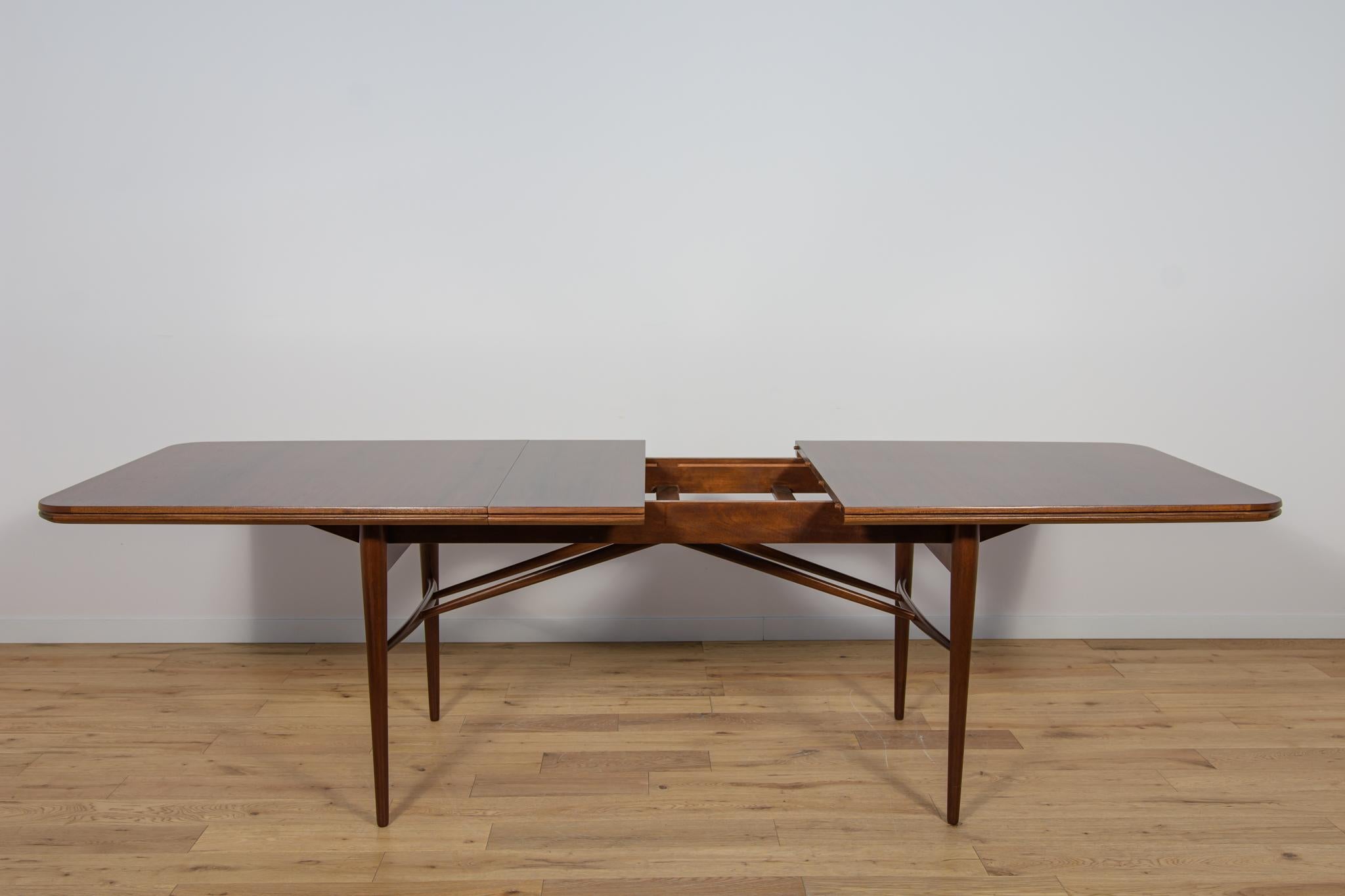 Mid-Century Rosewood Dining Table Table by Robert Heritage for Archie Shine. For Sale 3
