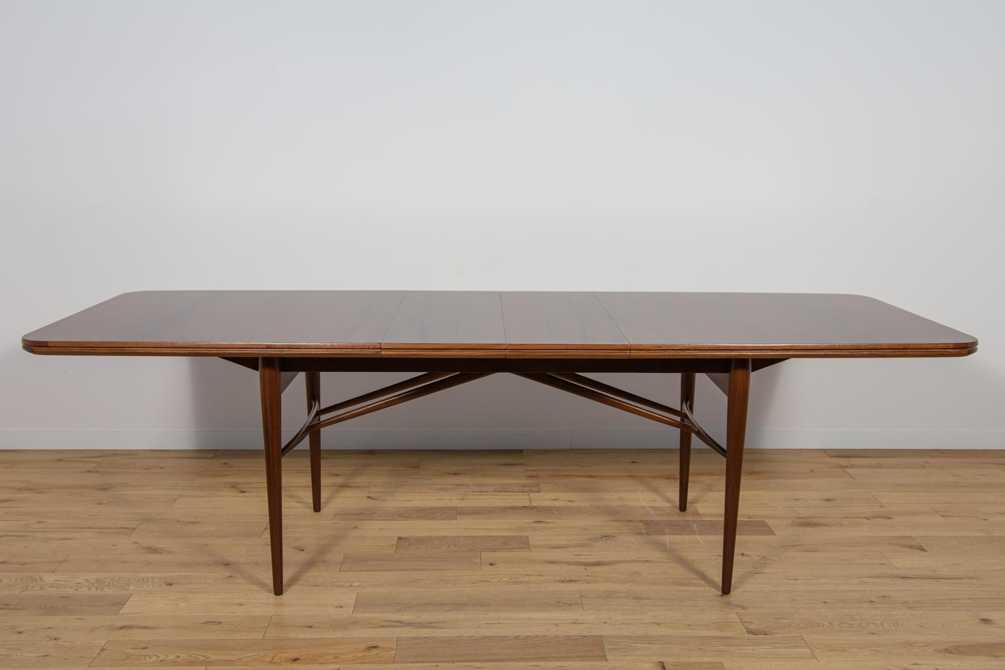 Mid-Century Rosewood Dining Table Table by Robert Heritage for Archie Shine. For Sale 4