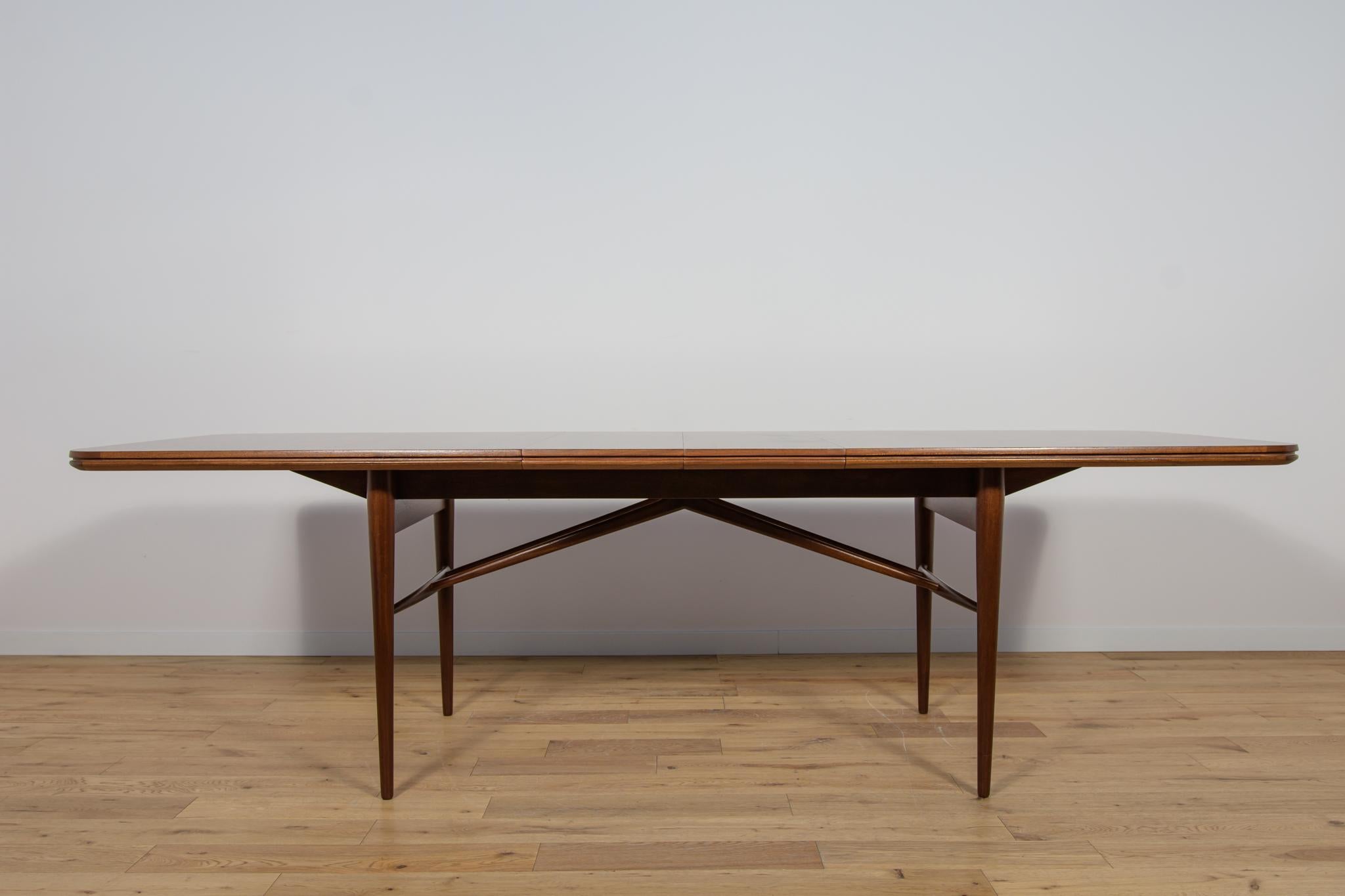 Mid-Century Rosewood Dining Table Table by Robert Heritage for Archie Shine. For Sale 5