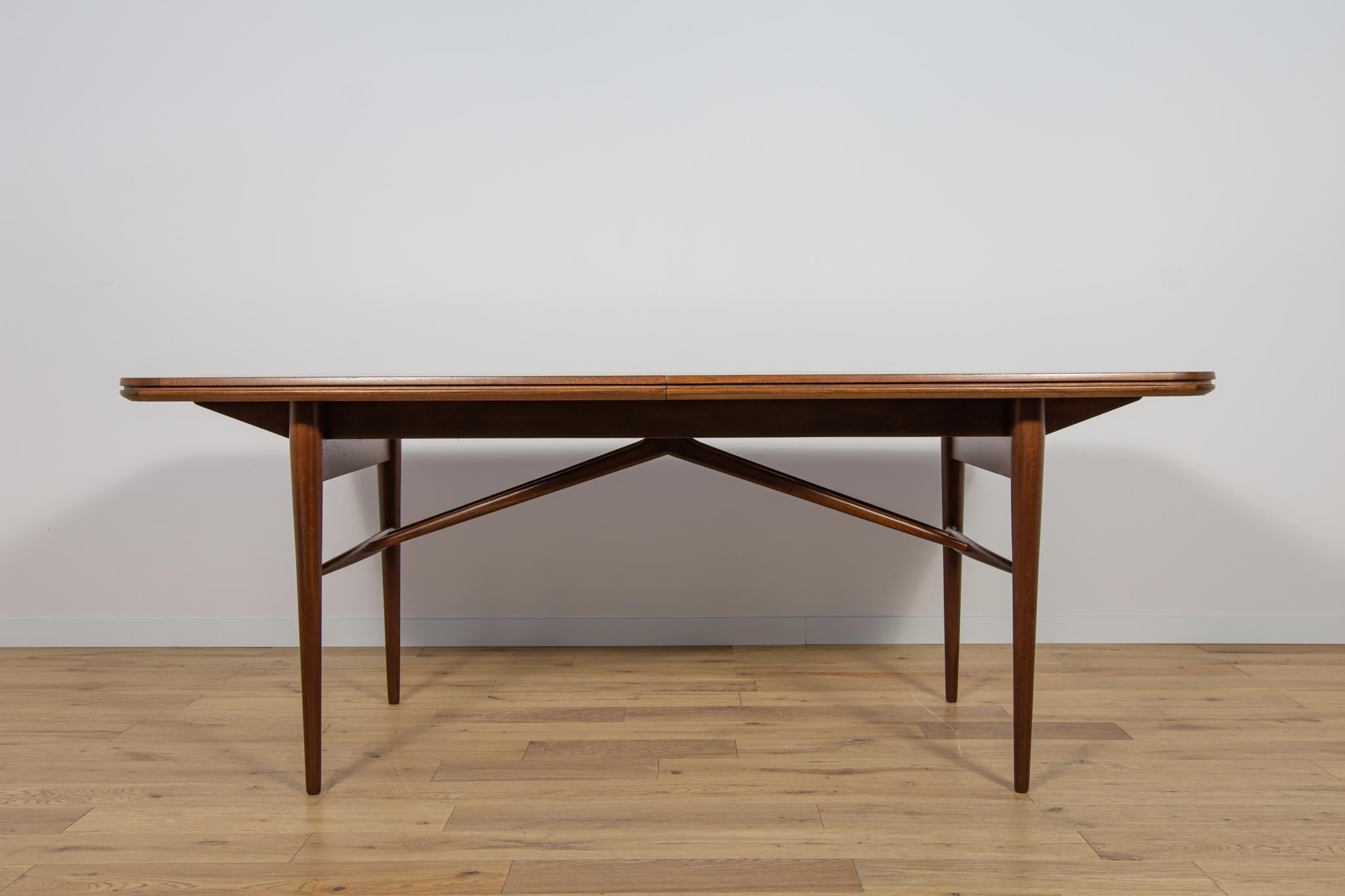 British Mid-Century Rosewood Dining Table Table by Robert Heritage for Archie Shine. For Sale