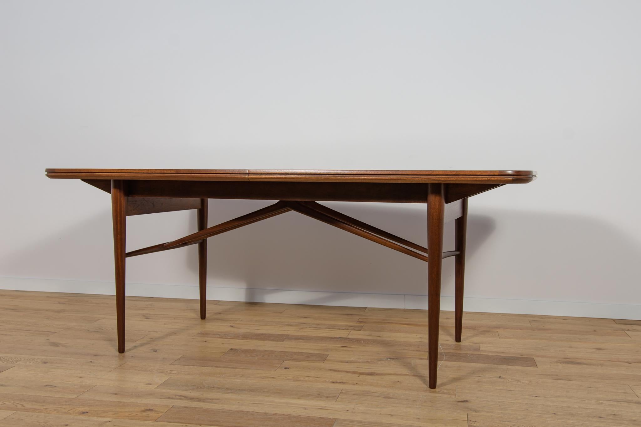 Mid-Century Rosewood Dining Table Table by Robert Heritage for Archie Shine. In Excellent Condition For Sale In GNIEZNO, 30