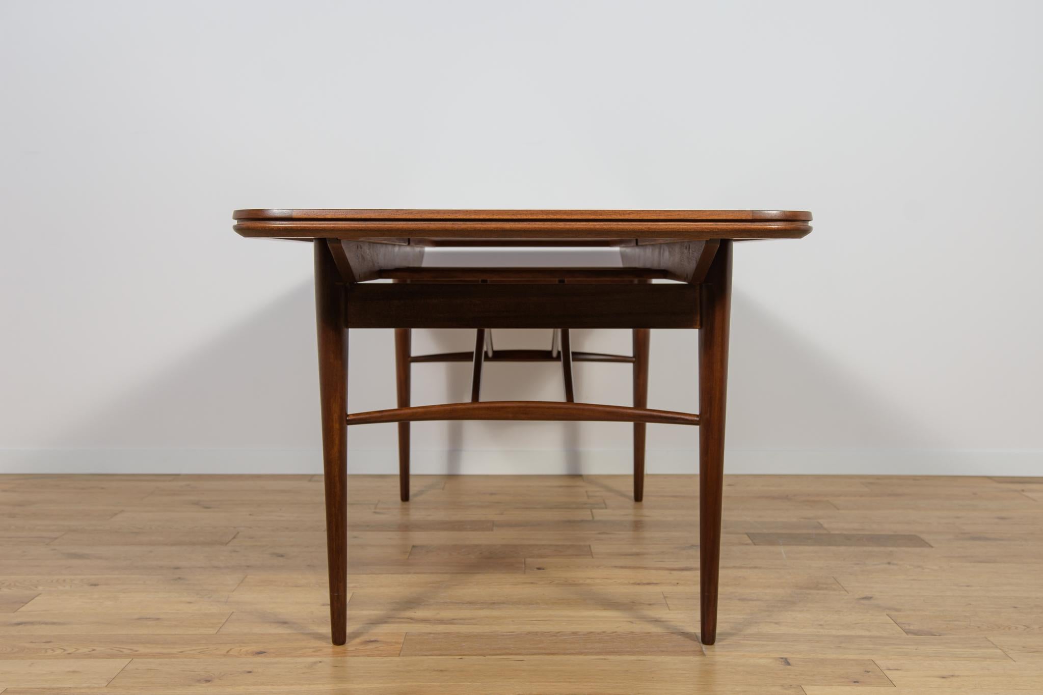 Mid-Century Rosewood Dining Table Table by Robert Heritage for Archie Shine. For Sale 1