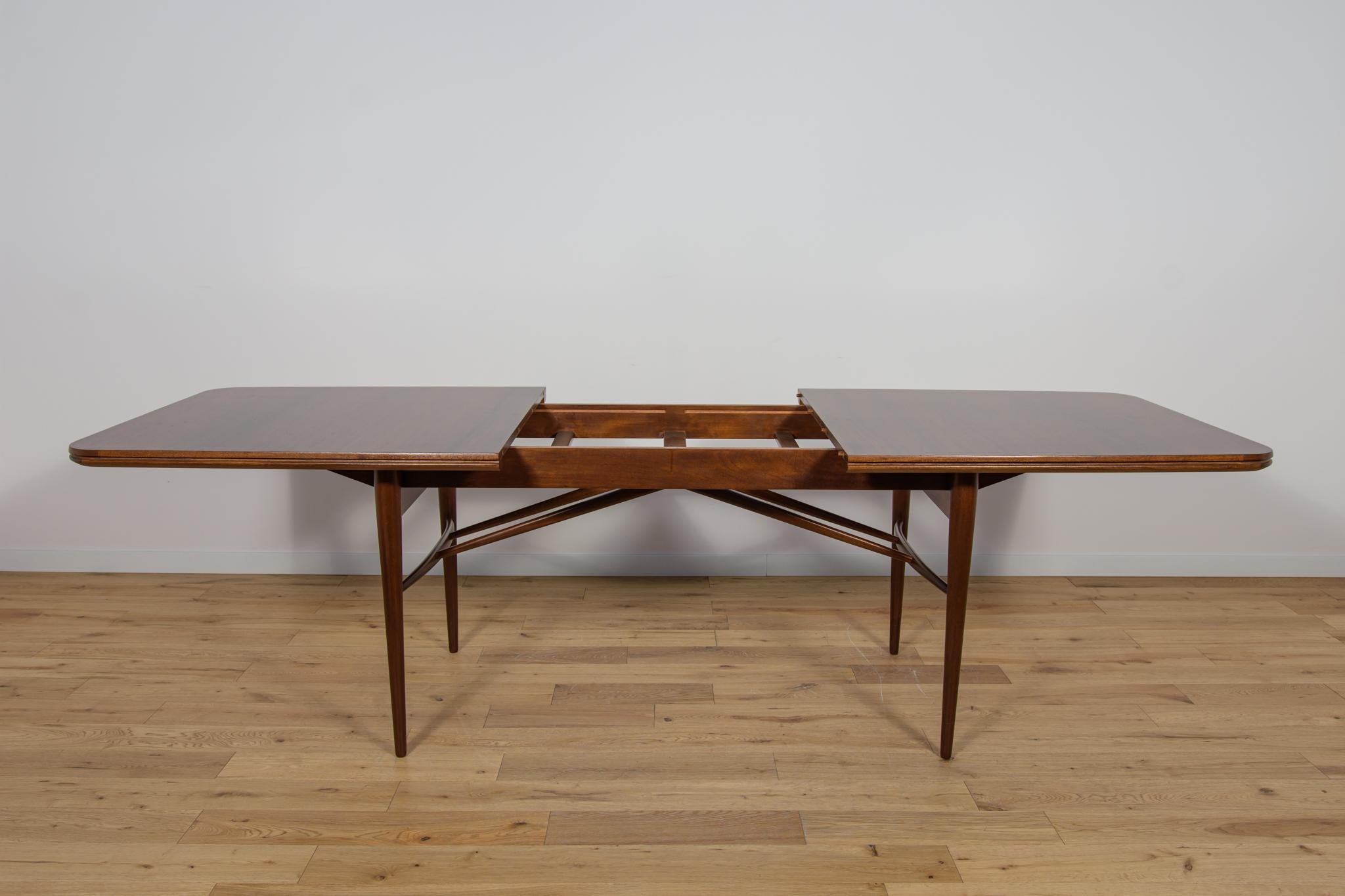 Mid-Century Rosewood Dining Table Table by Robert Heritage for Archie Shine. For Sale 2