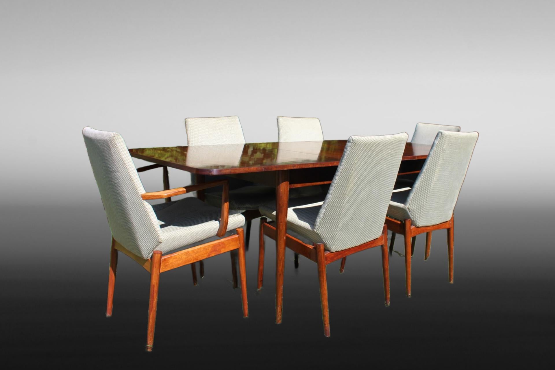 Hamilton Esstisch aus der Jahrhundertmitte von Robert Heritage für Archie Shine - Elegantes Dänisches Palisanderholz Design

Wir präsentieren unseren exquisiten Mid-Century Hamilton Dining Table von Robert Heritage für Archie Shine. Dieser