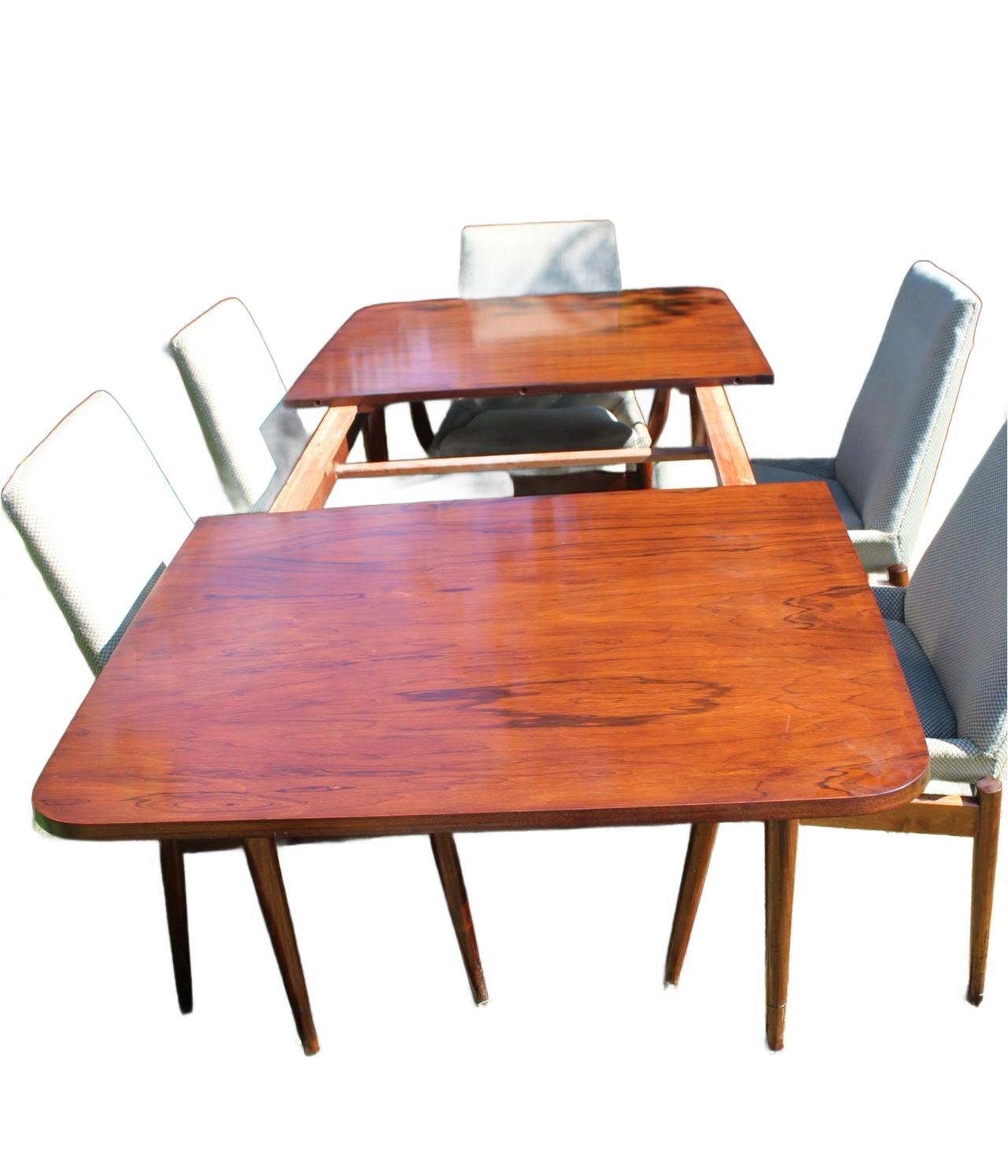 Mid Century Rosewood Esstische (Englisch) im Angebot
