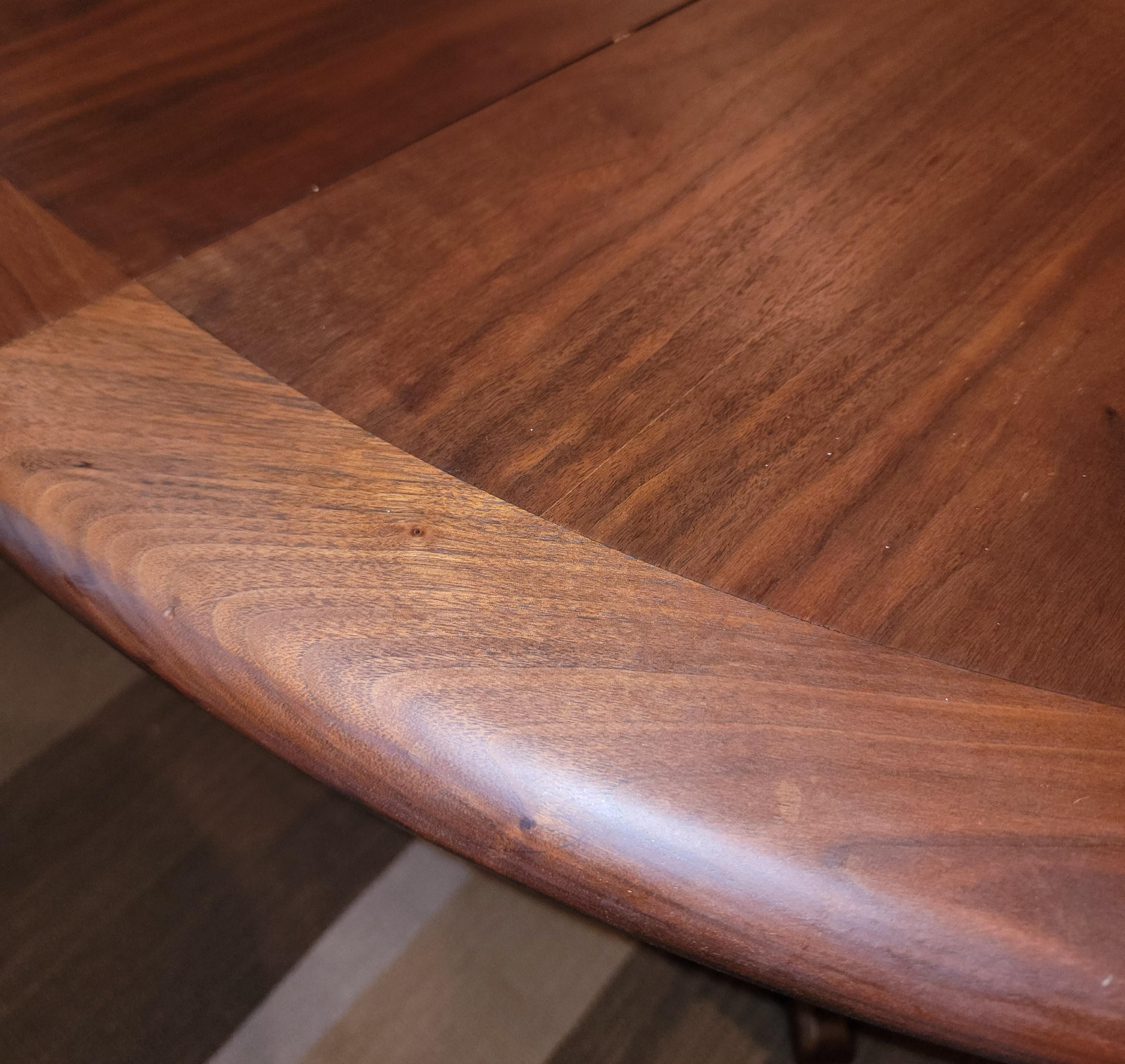 Mid Century Rosewood Dinning Table By Glen Of California In Good Condition For Sale In Pasadena, CA