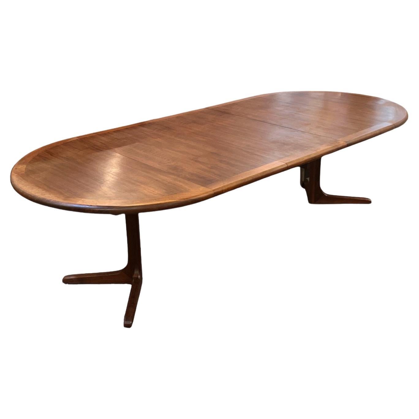Mid Century Rosewood Dinning Table By Glen Of California
