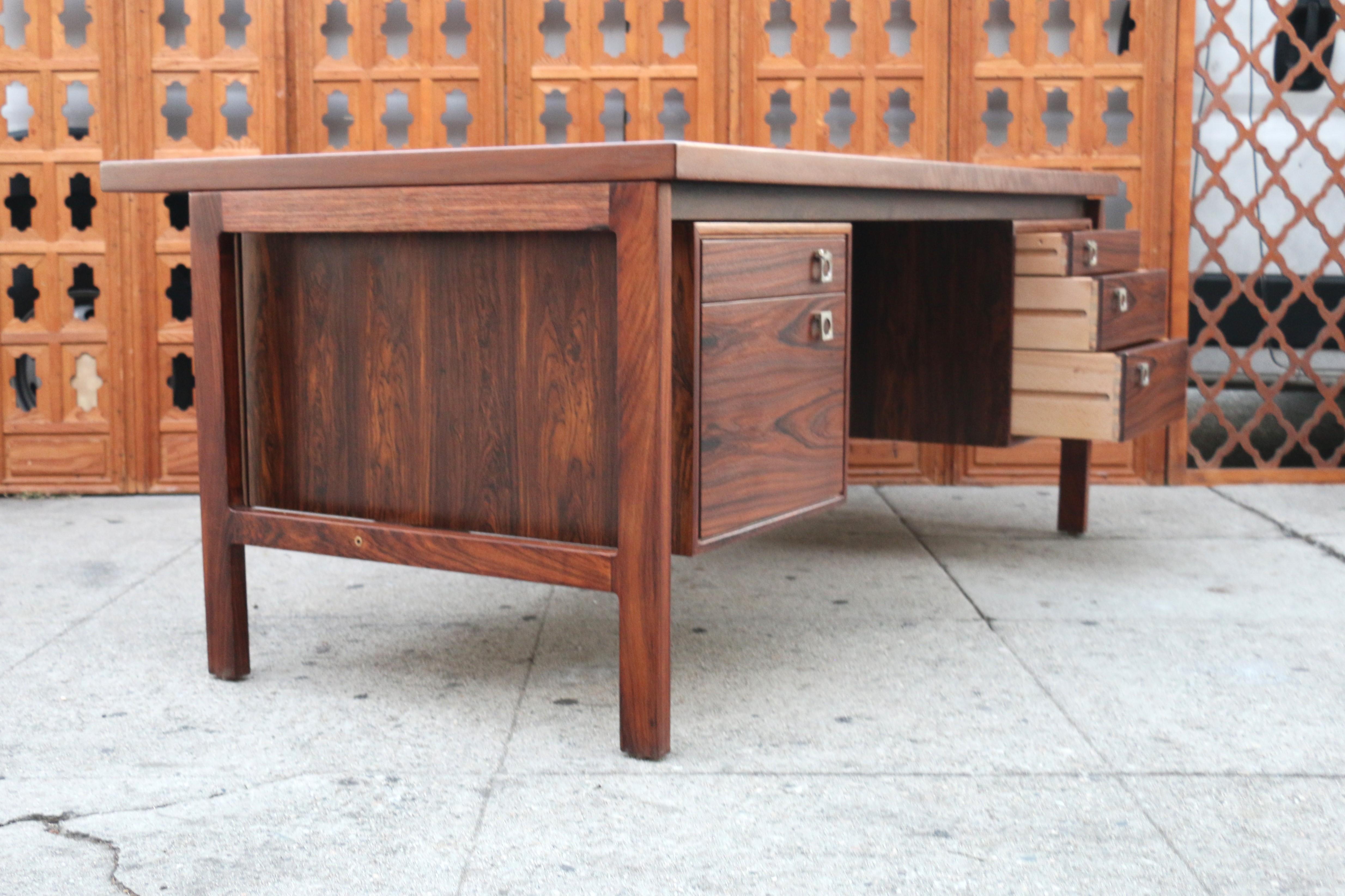Palissandro Scrivania direzionale in palissandro del Mid-Century di Arne Vodder, anni '70. in vendita