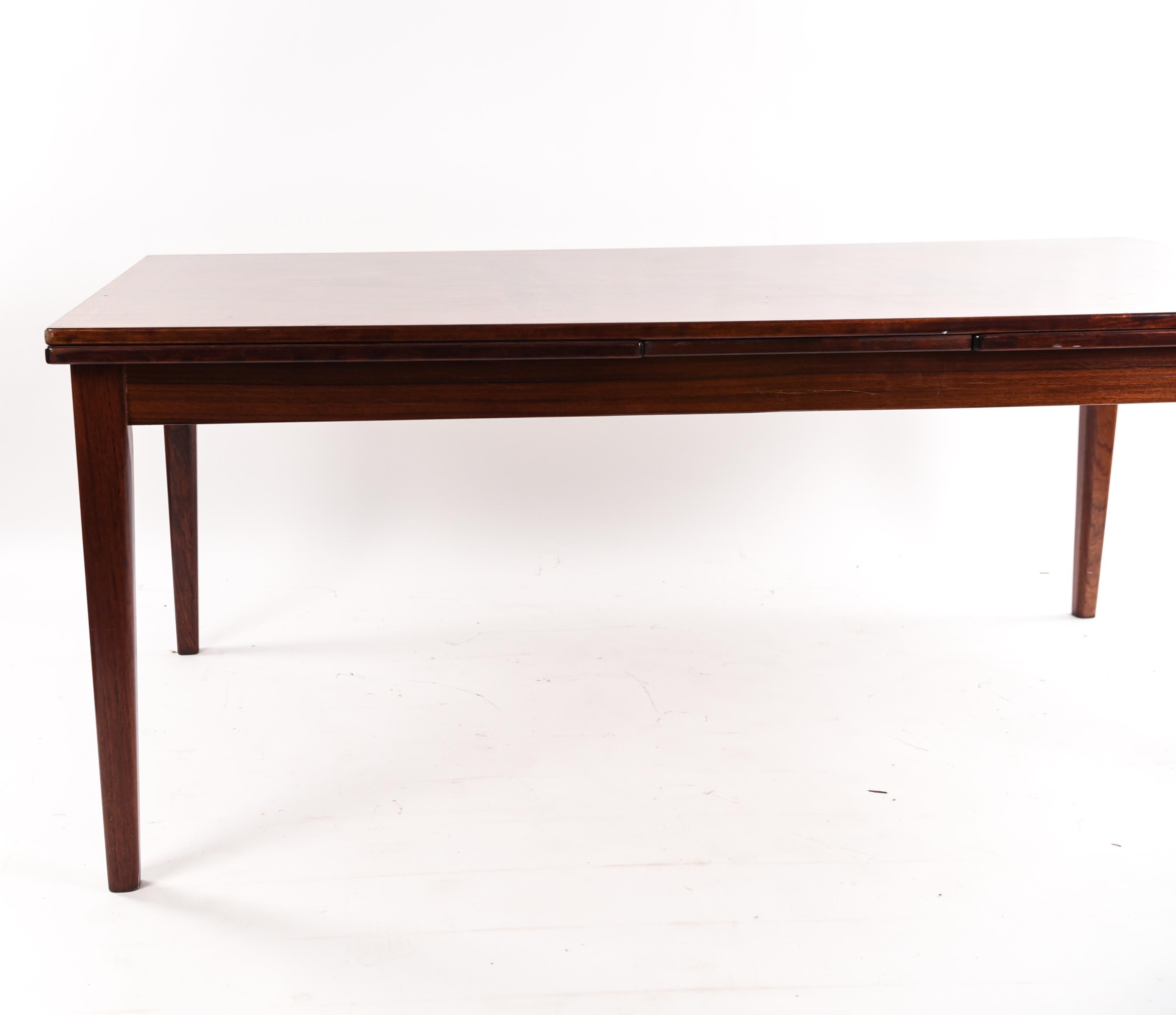 Midcentury Rosewood Extension Dining Table In Good Condition In Norwalk, CT
