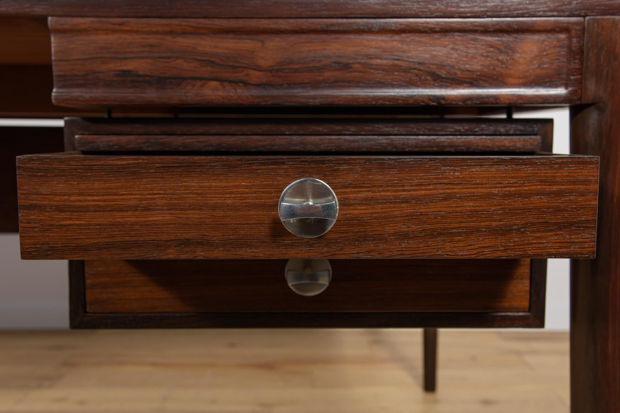 Freistehender Mid-Century-Schreibtisch aus Rosenholz FD 951 Modell Diplomat . im Angebot 8