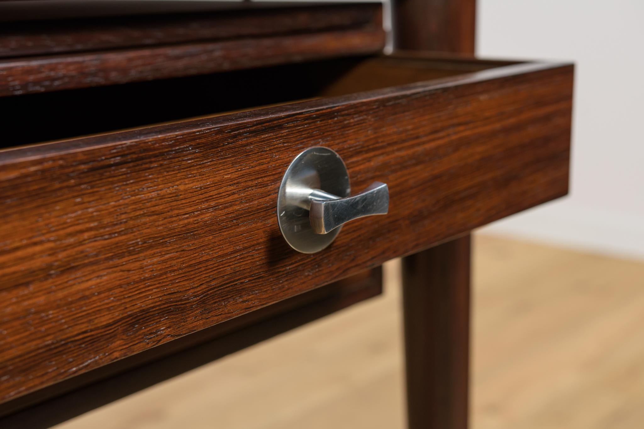 Freistehender Mid-Century-Schreibtisch aus Rosenholz FD 951 Modell Diplomat . im Angebot 9