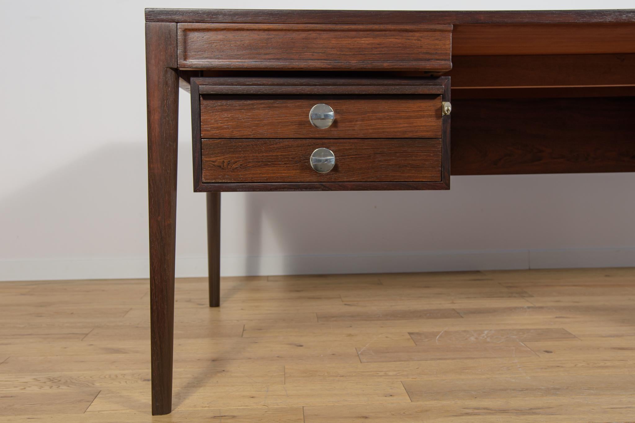 Freistehender Mid-Century-Schreibtisch aus Rosenholz FD 951 Modell Diplomat . im Angebot 10