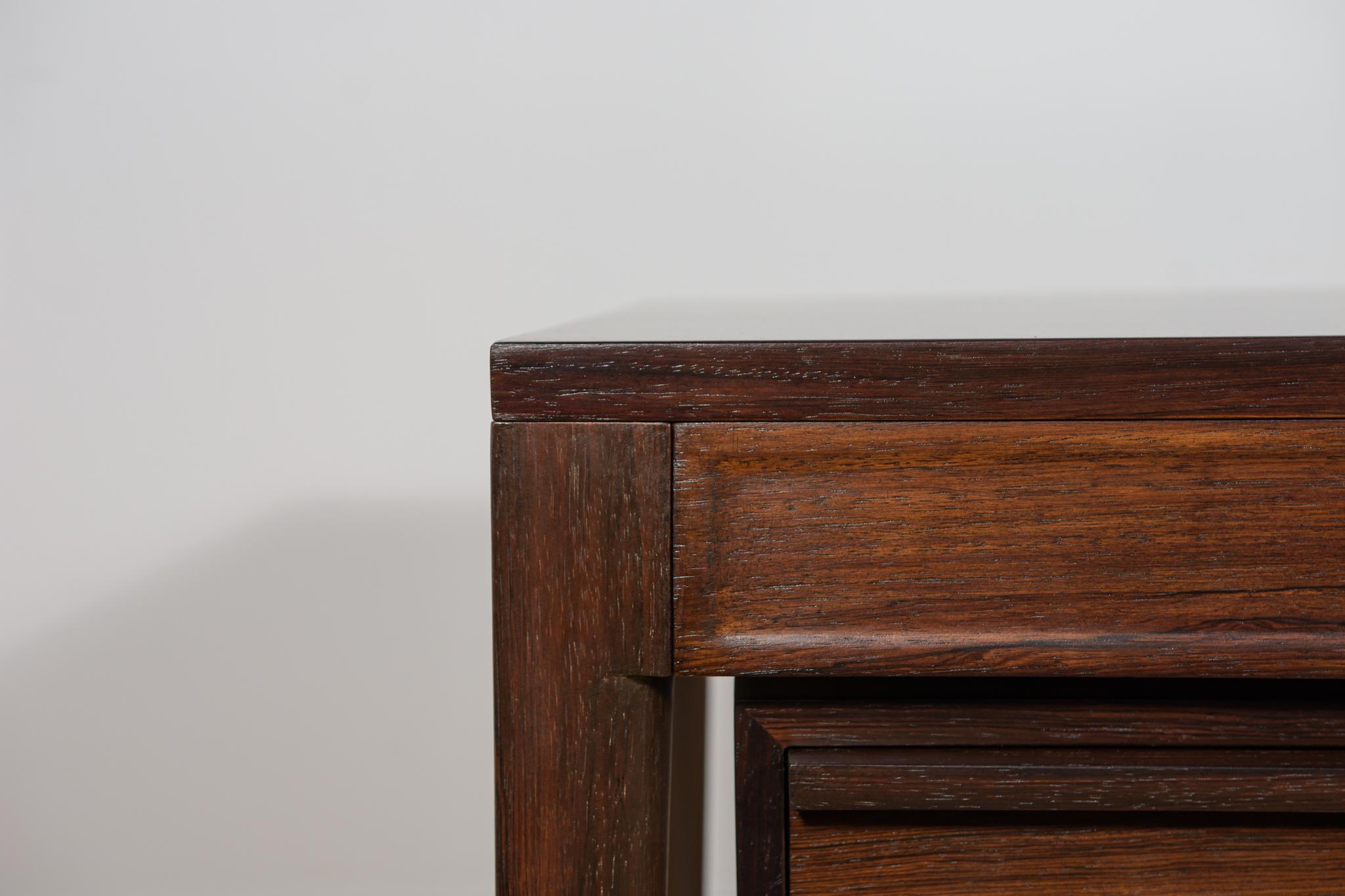 Freistehender Mid-Century-Schreibtisch aus Rosenholz FD 951 Modell Diplomat . im Angebot 12