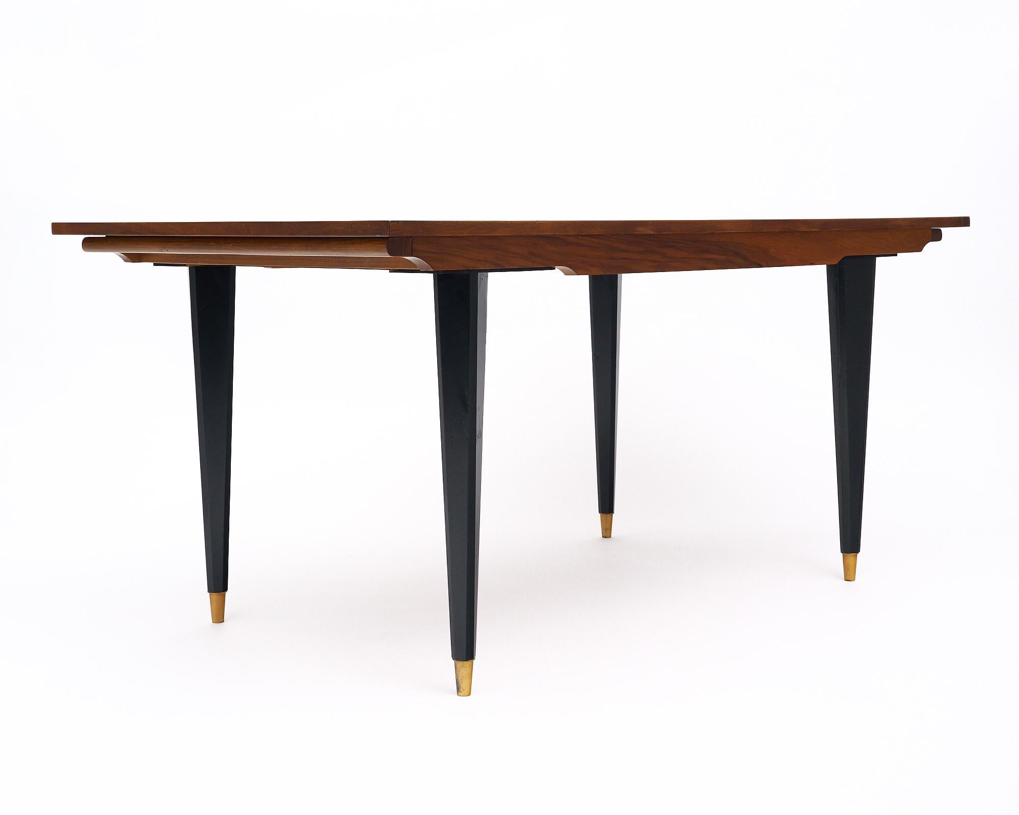 Mesa de comedor francesa de palisandro de mediados de siglo Moderno de mediados de siglo en venta