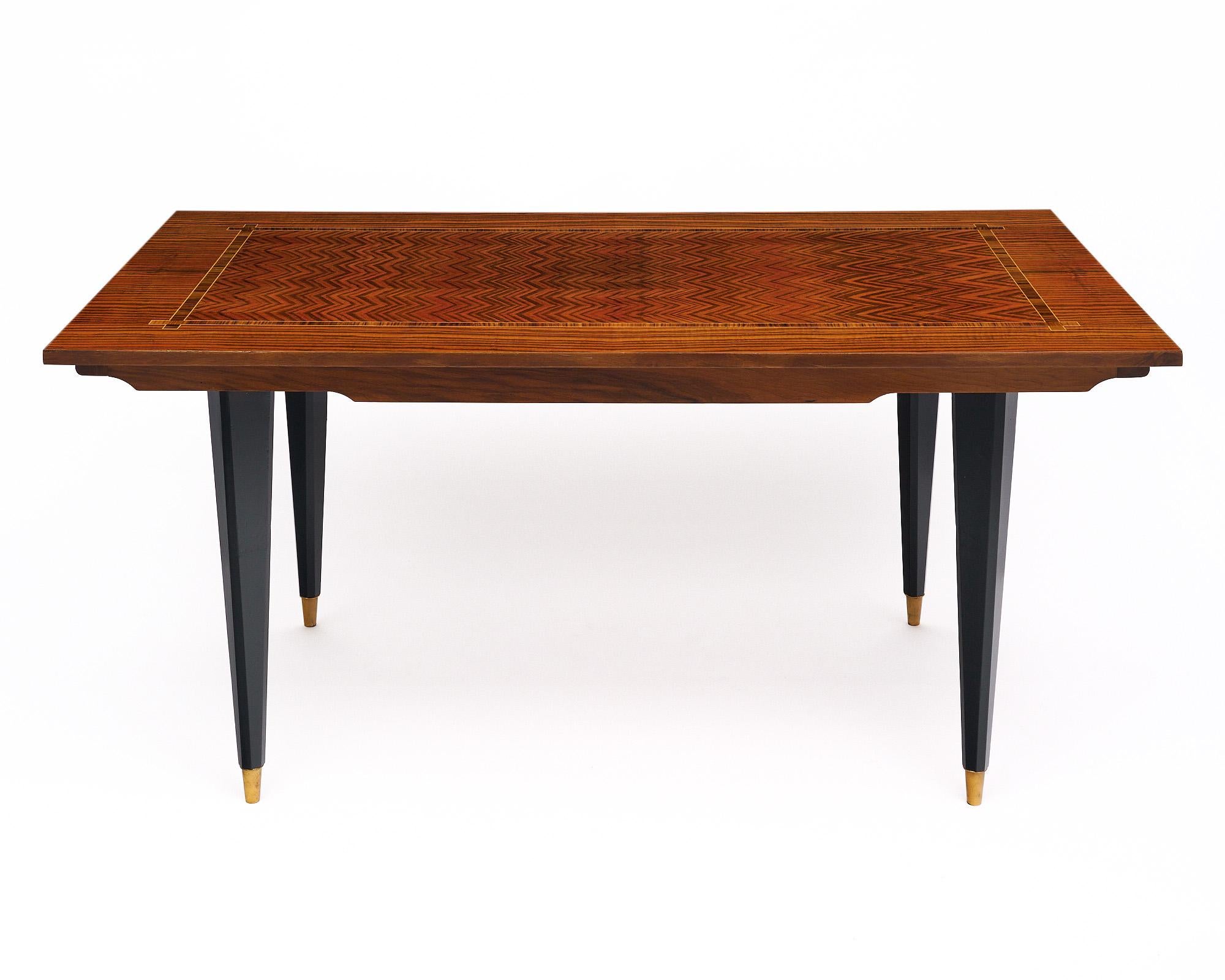Mesa de comedor francesa de palisandro de mediados de siglo mediados del siglo XX en venta