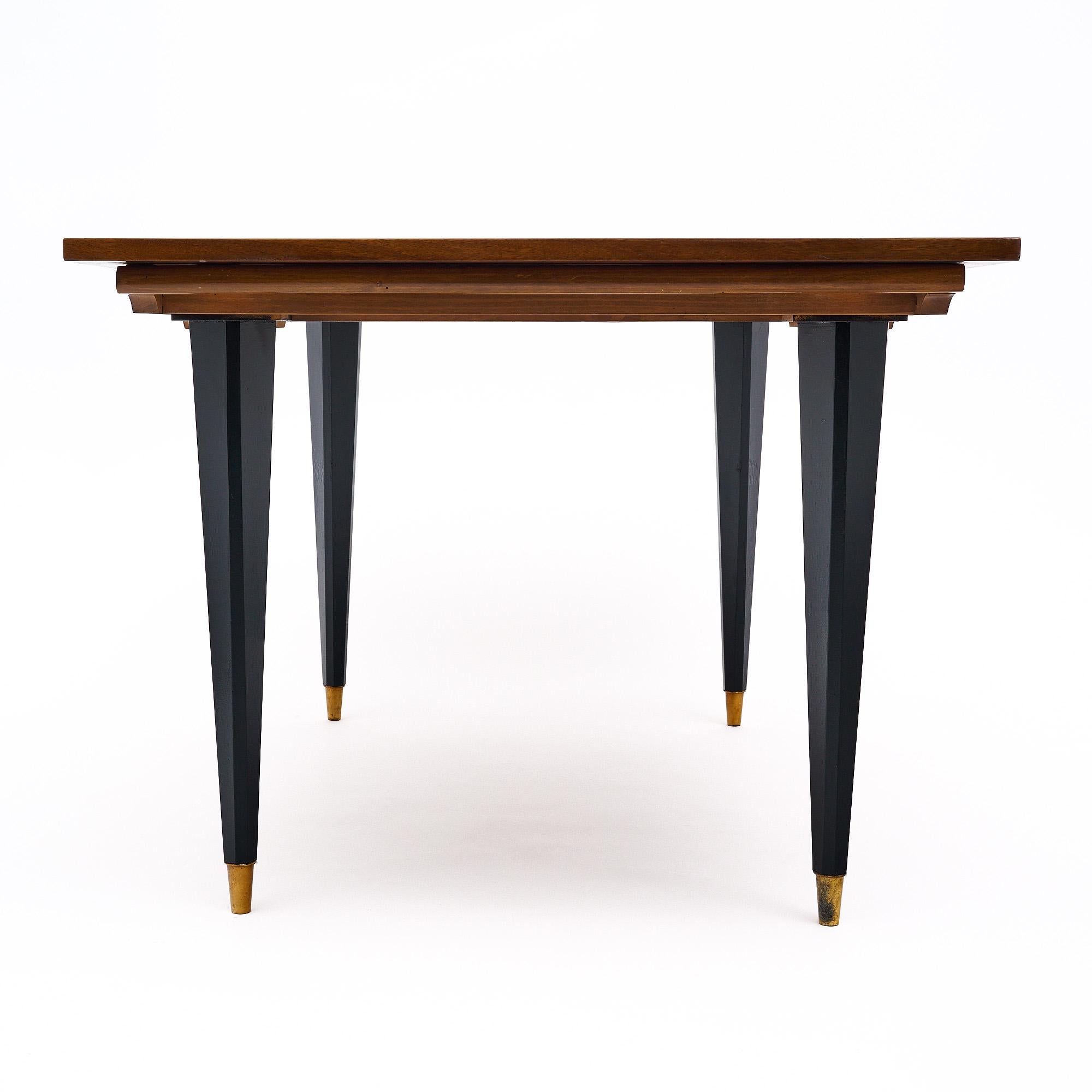 Mesa de comedor francesa de palisandro de mediados de siglo Latón en venta
