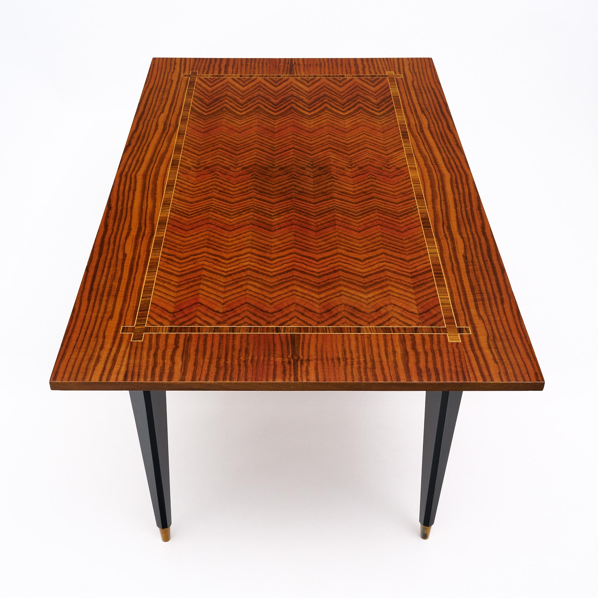 Mesa de comedor francesa de palisandro de mediados de siglo en venta 1