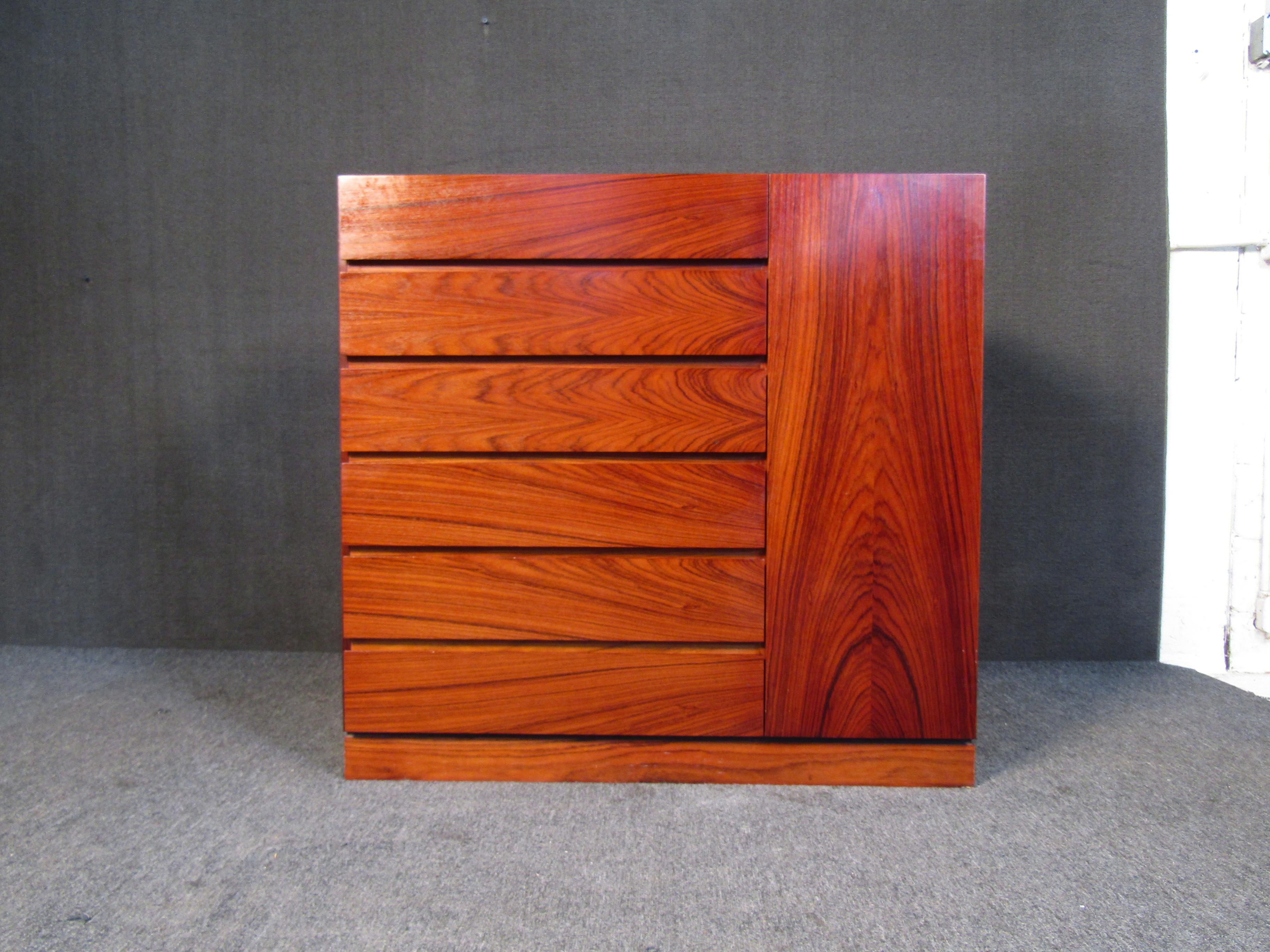 Mid-Century Rosewood Highboy Dresser In Good Condition For Sale In Brooklyn, NY