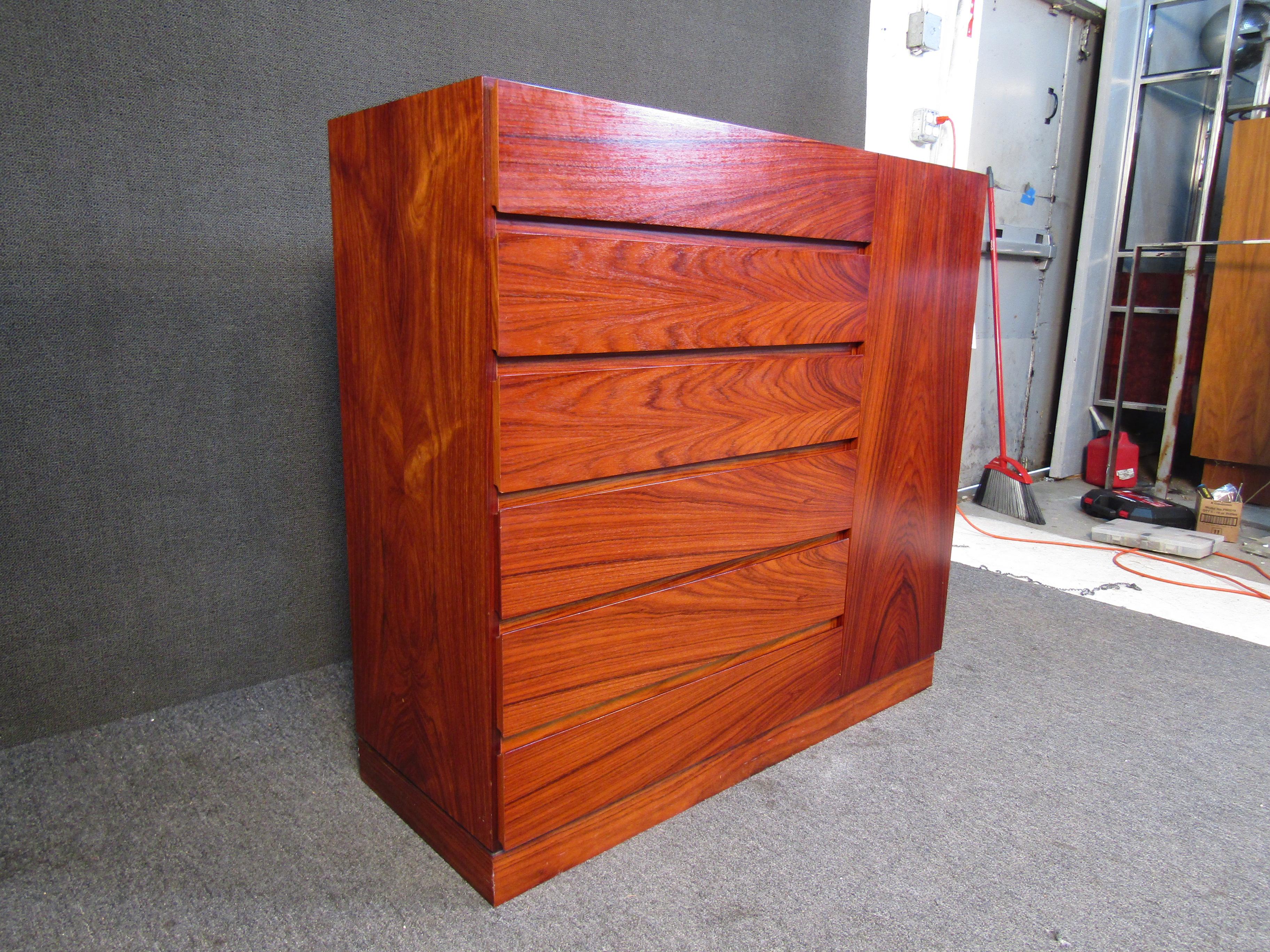 Mid-Century Rosewood Highboy Dresser For Sale 1